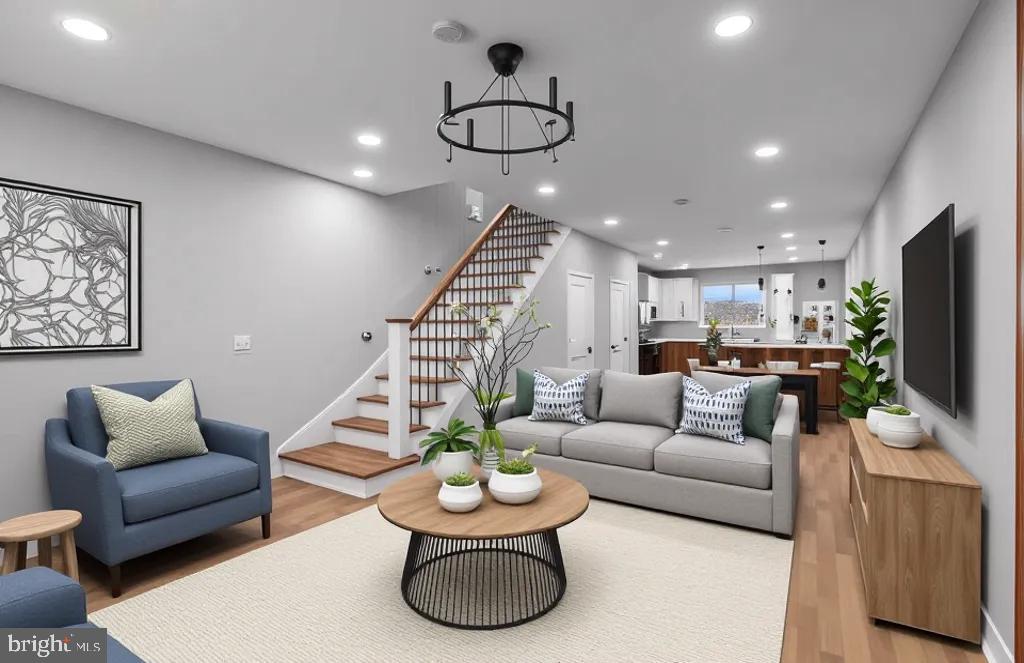 2811 SALMON STREET
