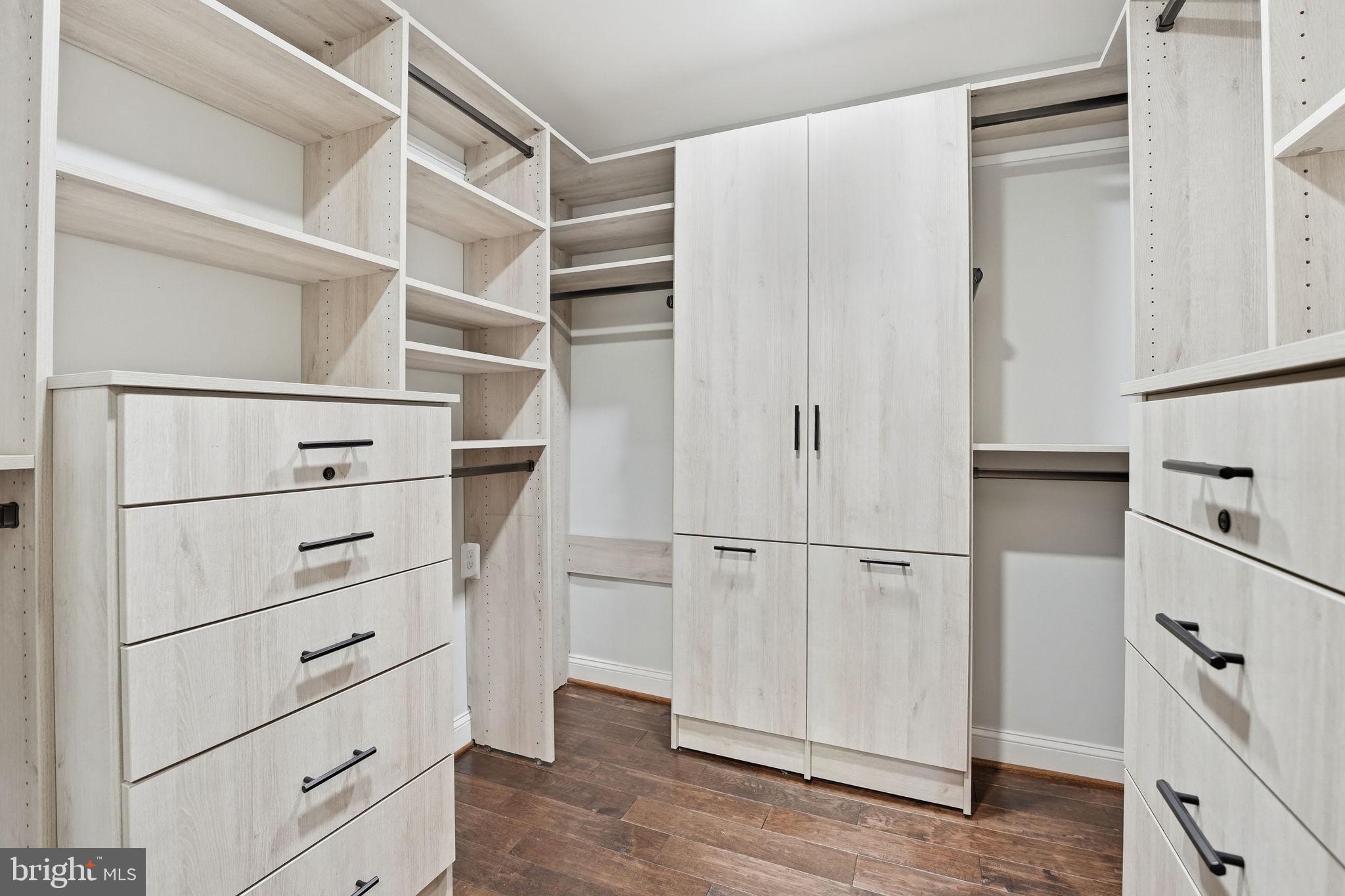 OAKTON GLEN - Residential