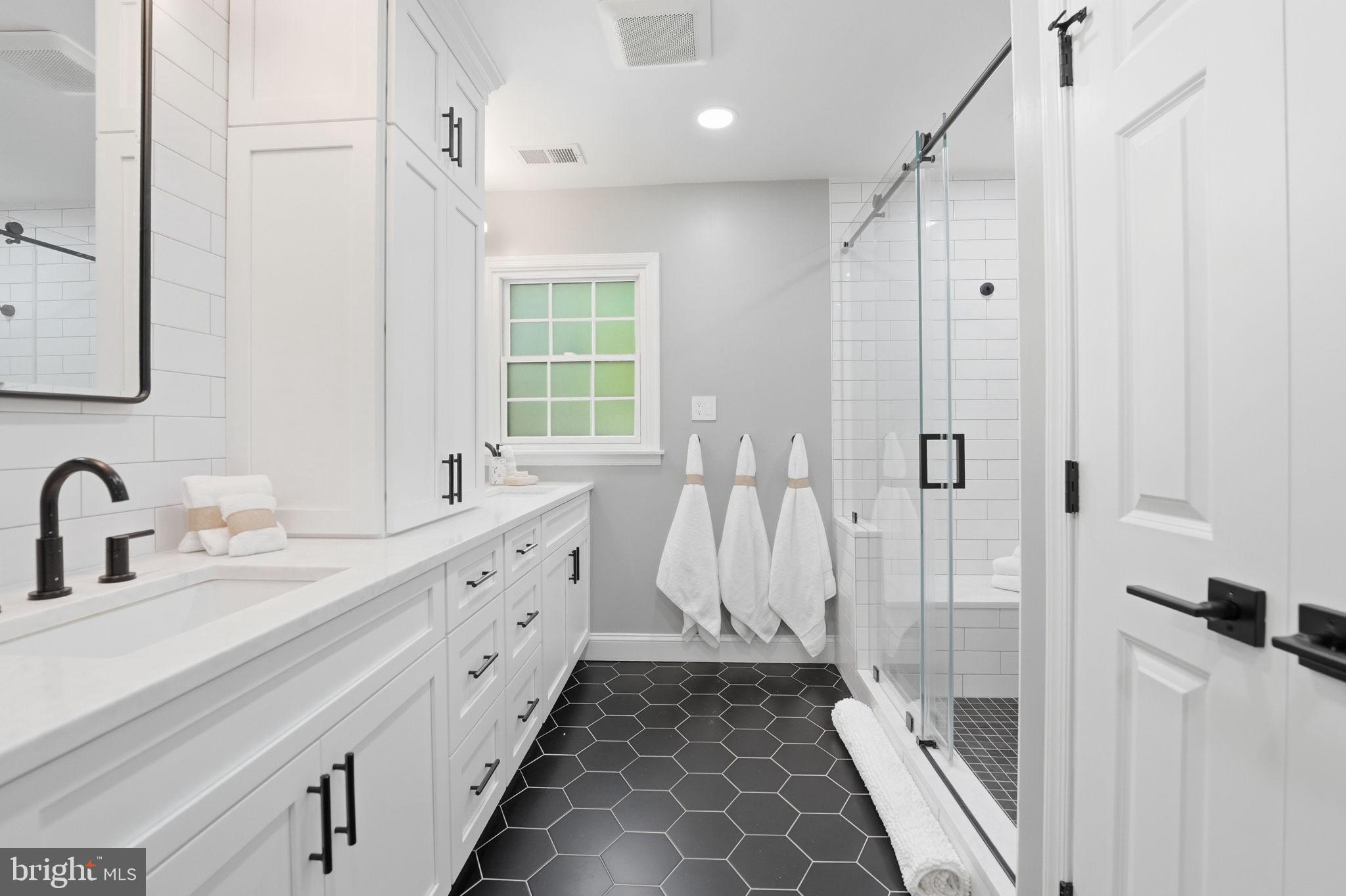 OAKTON GLEN - Residential