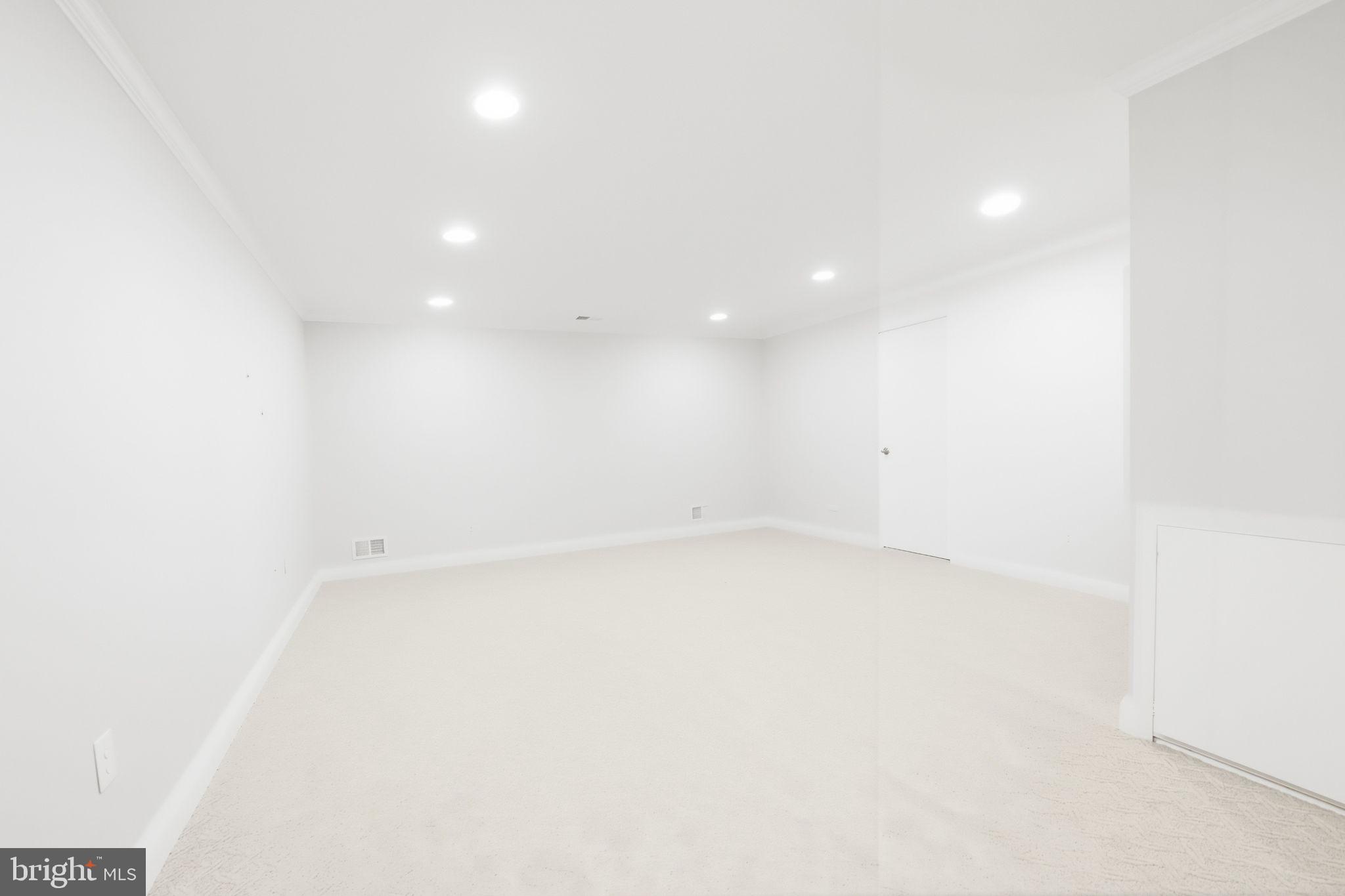 OAKTON GLEN - Residential