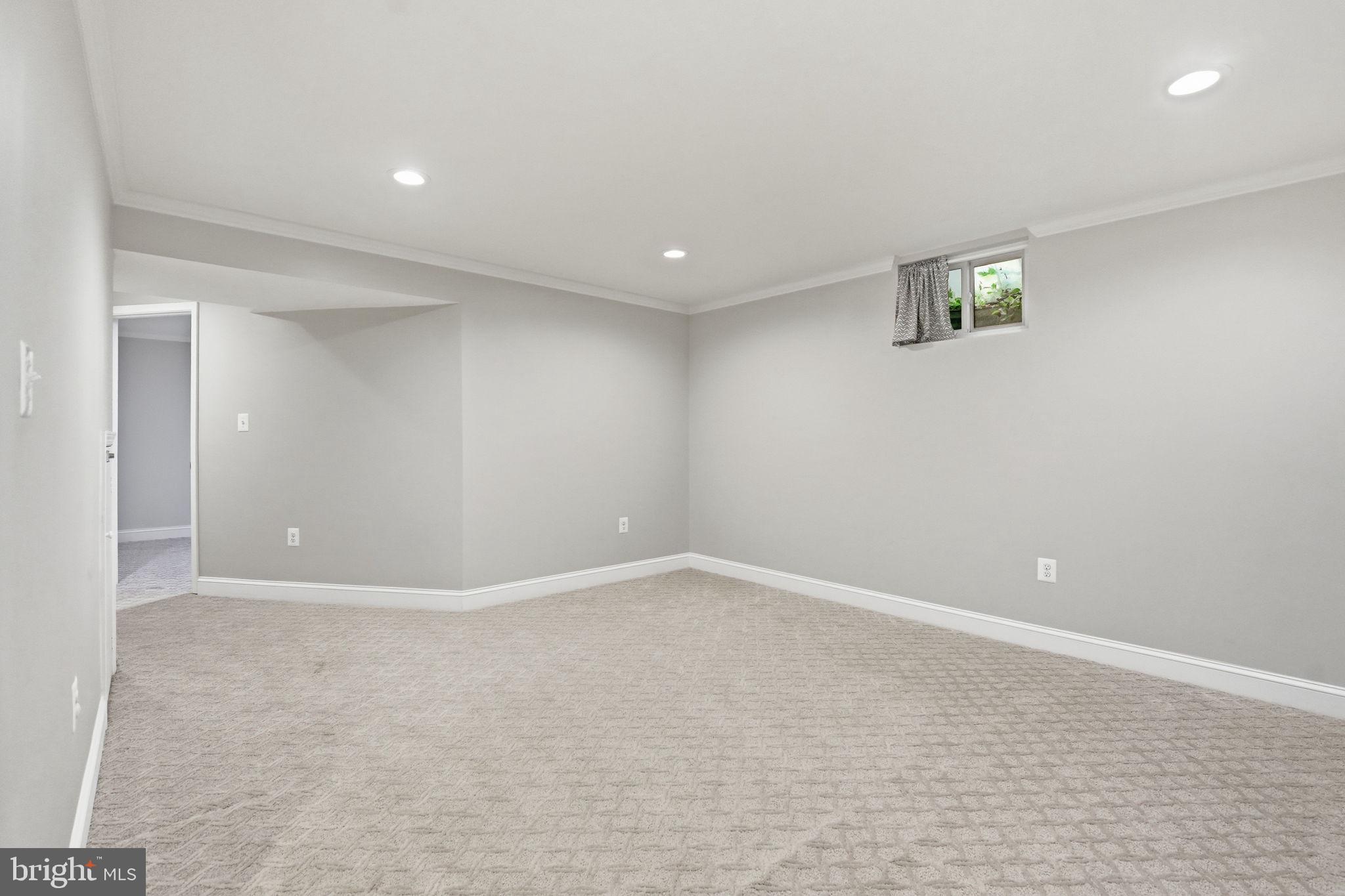 OAKTON GLEN - Residential