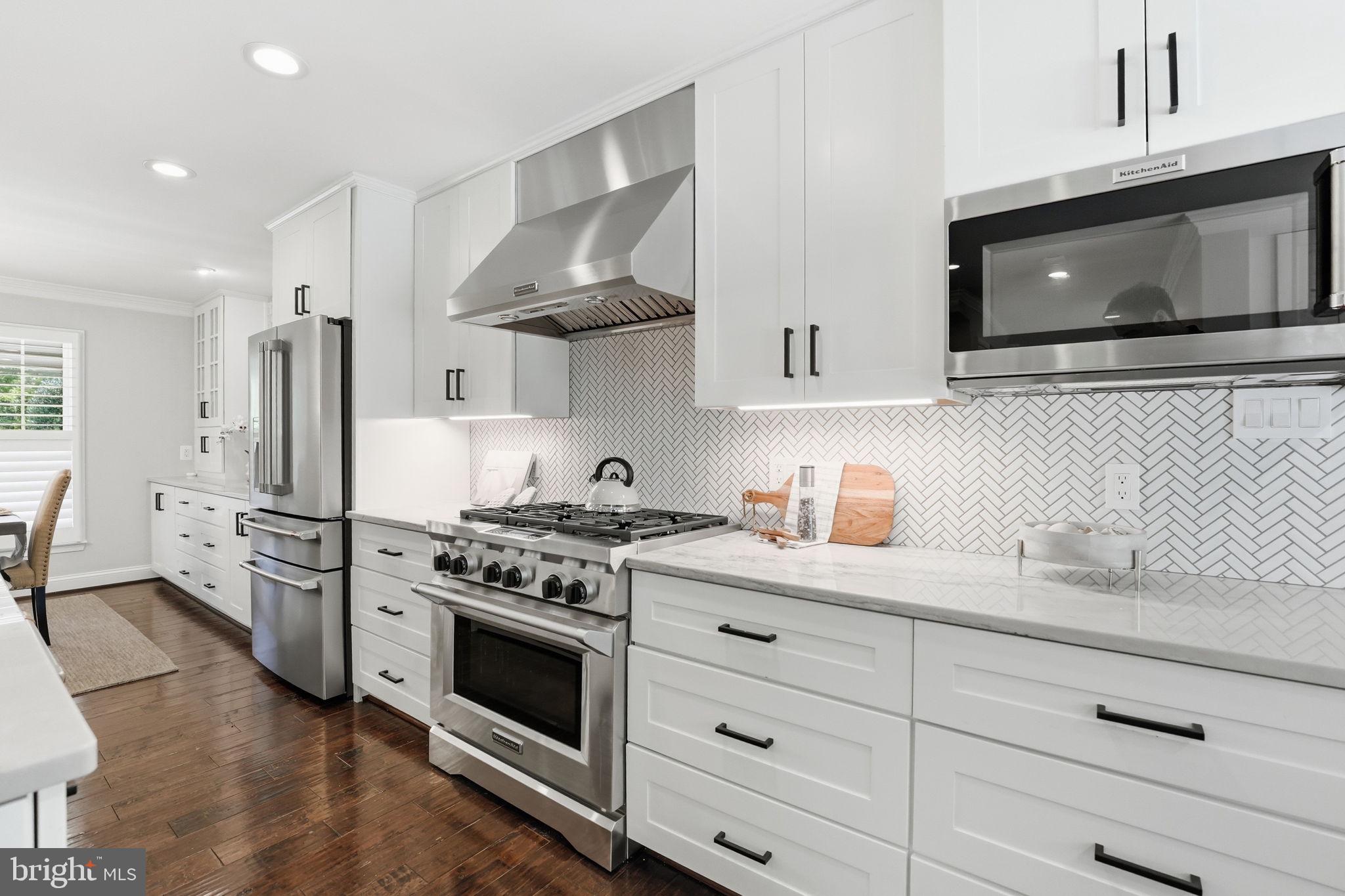 OAKTON GLEN - Residential