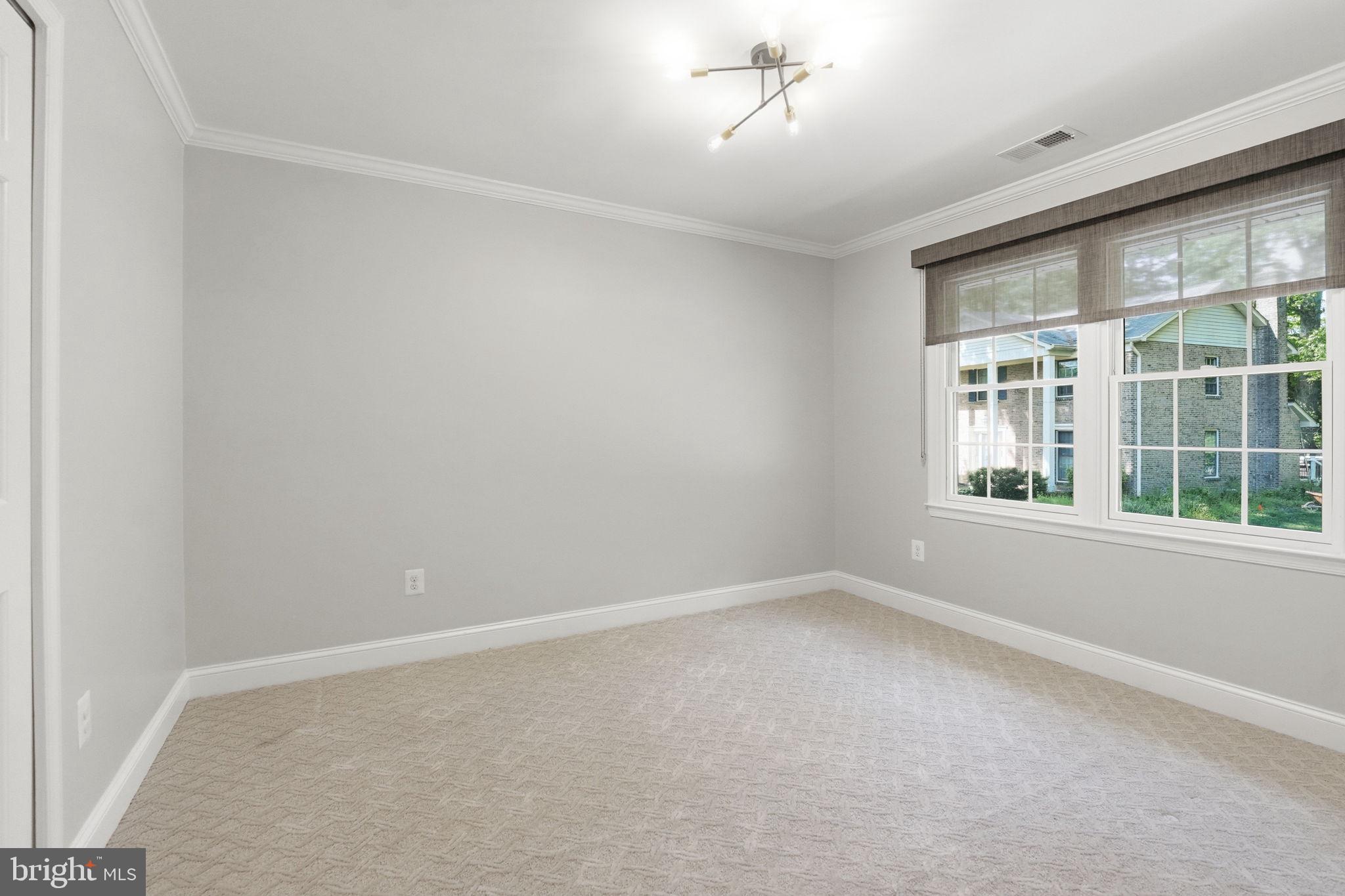OAKTON GLEN - Residential