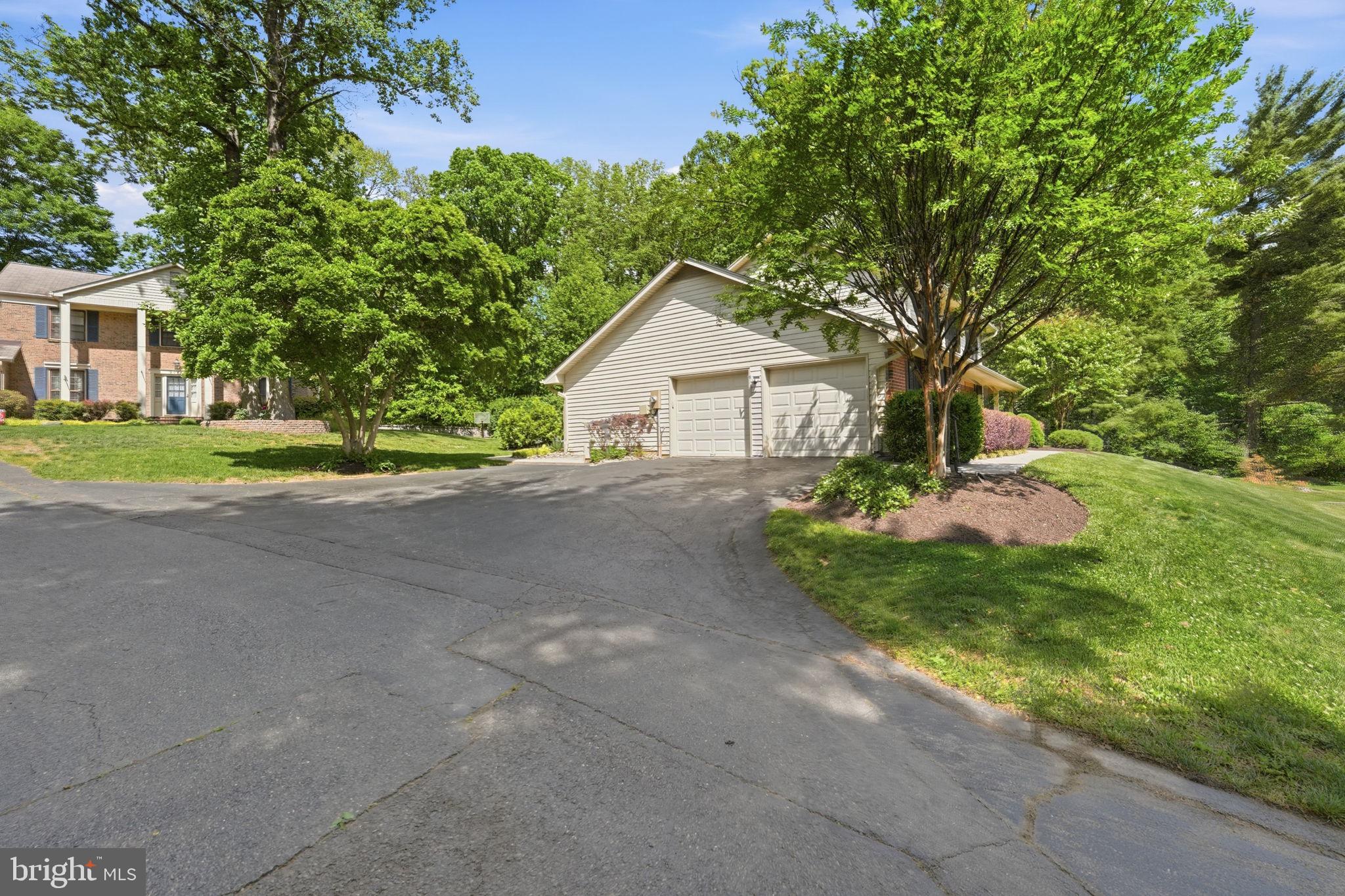 OAKTON GLEN - Residential