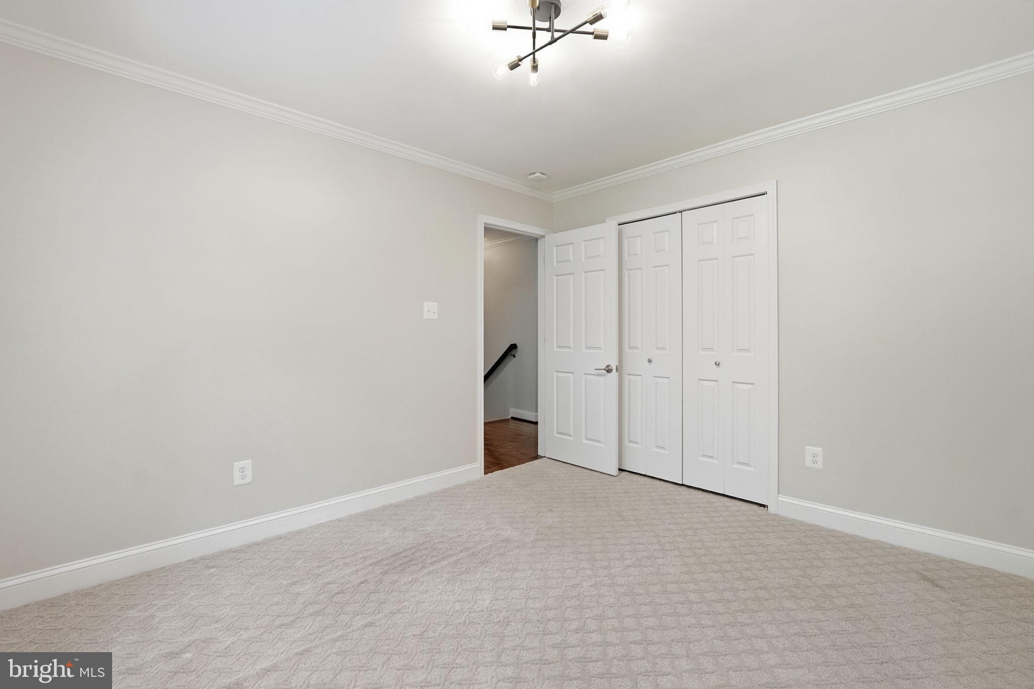 OAKTON GLEN - Residential