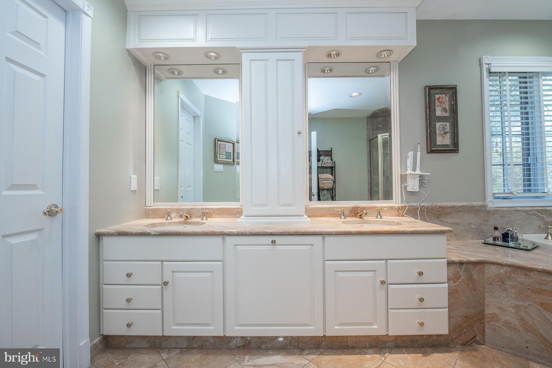 COUNTRYVIEW - Residential