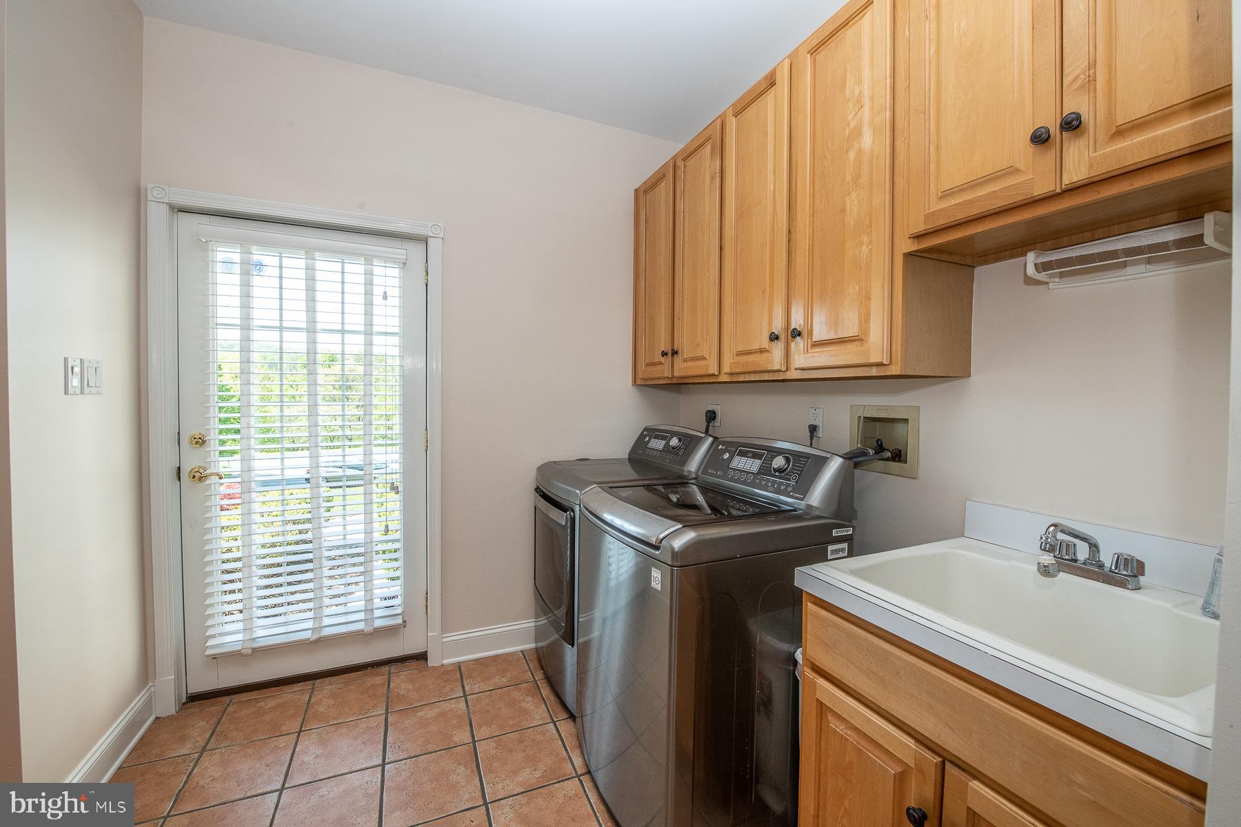 COUNTRYVIEW - Residential