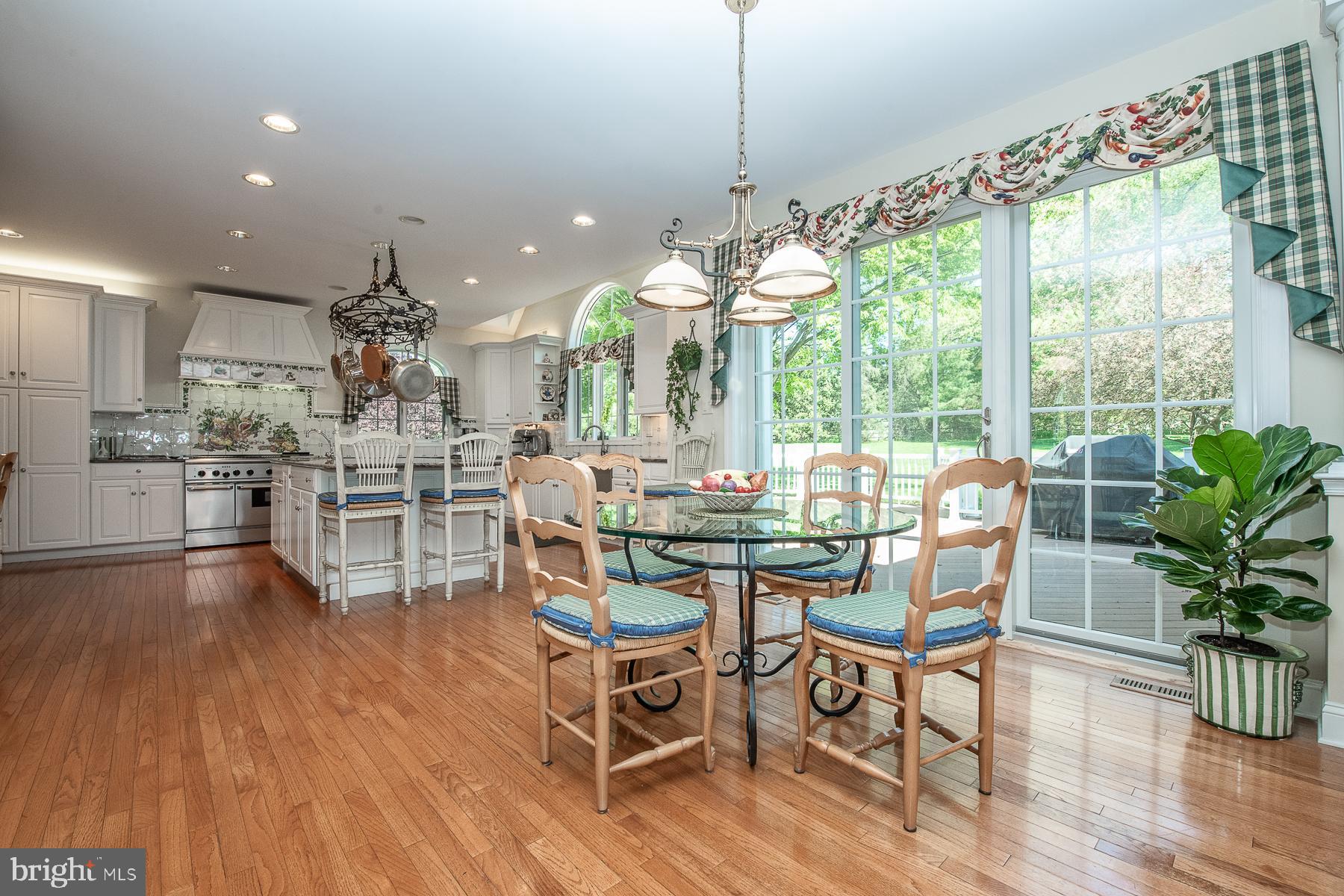 COUNTRYVIEW - Residential