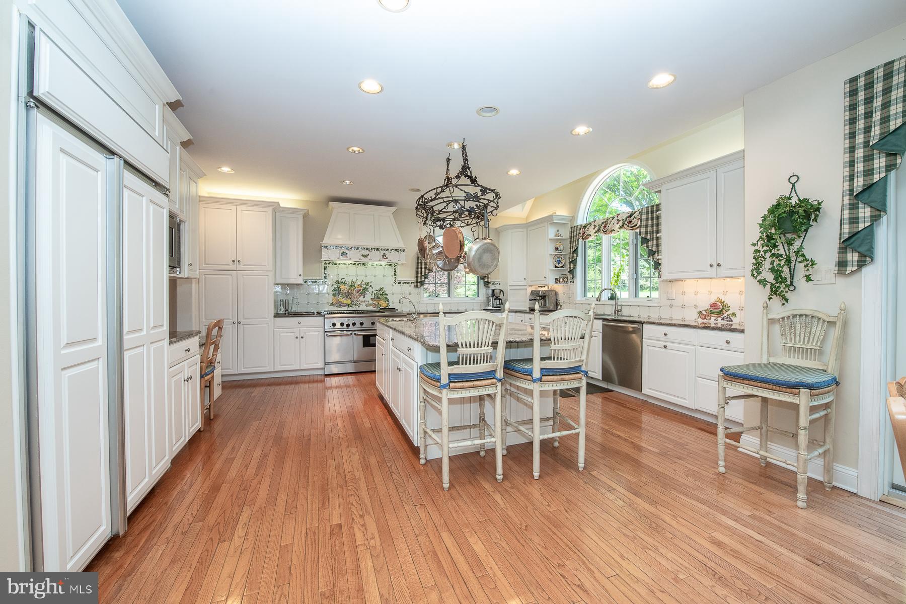 COUNTRYVIEW - Residential