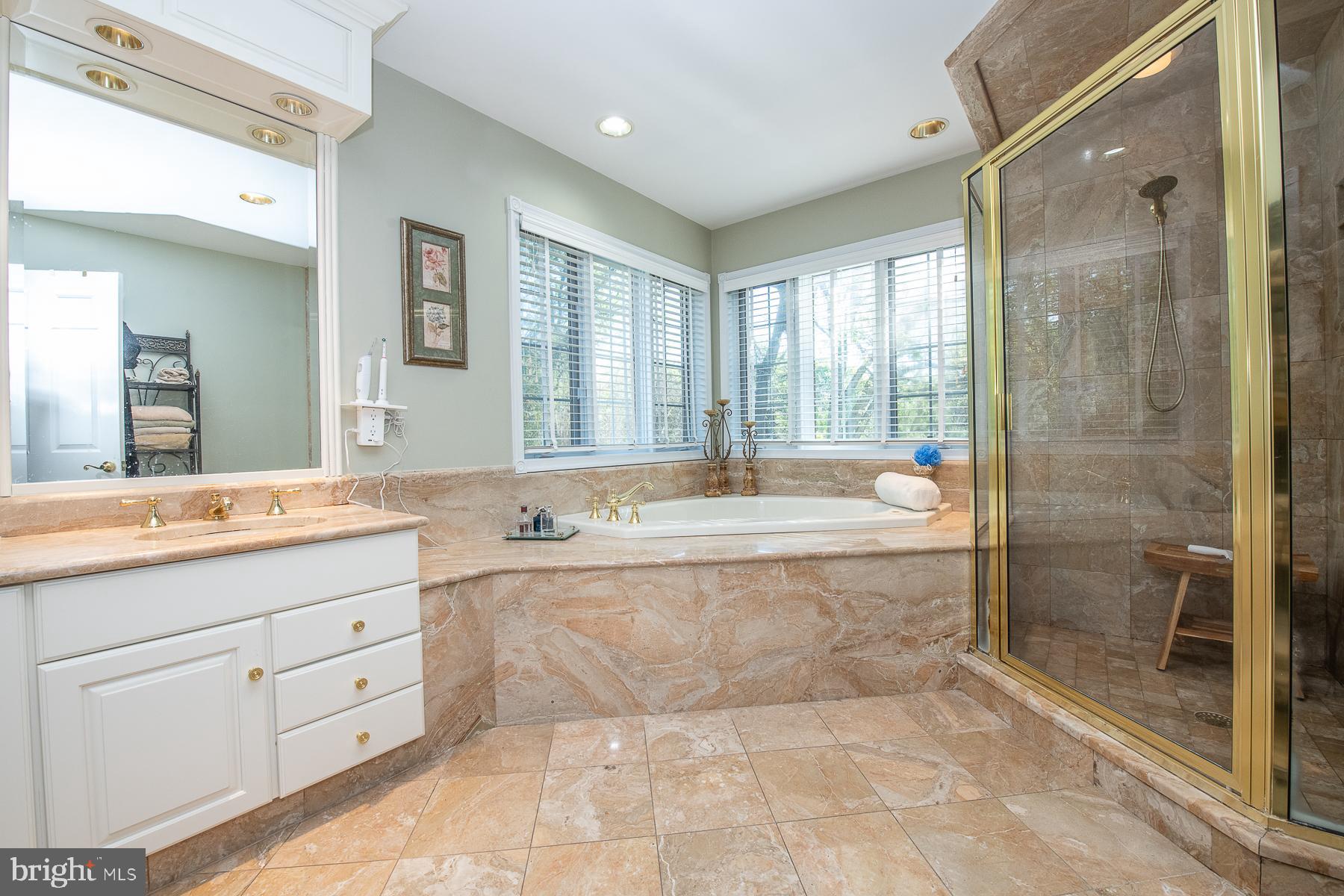 COUNTRYVIEW - Residential