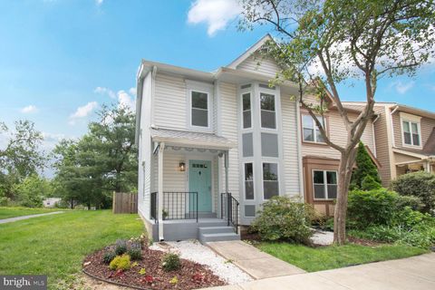 2895 SCHOOLHOUSE CIRCLE SILVER SPRING MD 20902