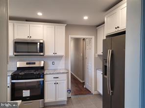 GLENSIDE - Residential Lease