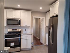 GLENSIDE - Residential Lease