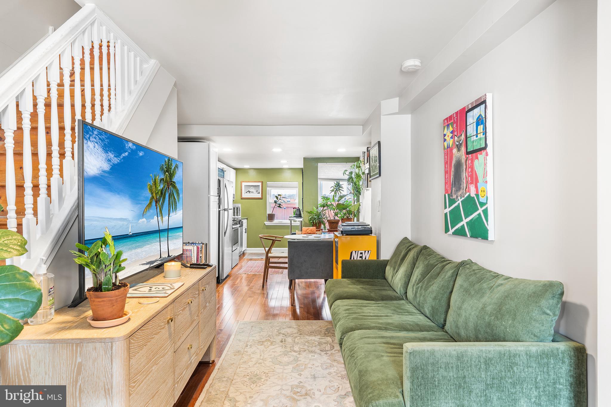 1567 E HEWSON STREET