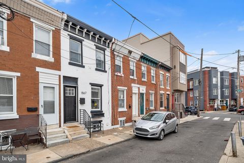 Townhouse For Sale - 1567 E Hewson Street<br/> PHILADELPHIA, PA 19125