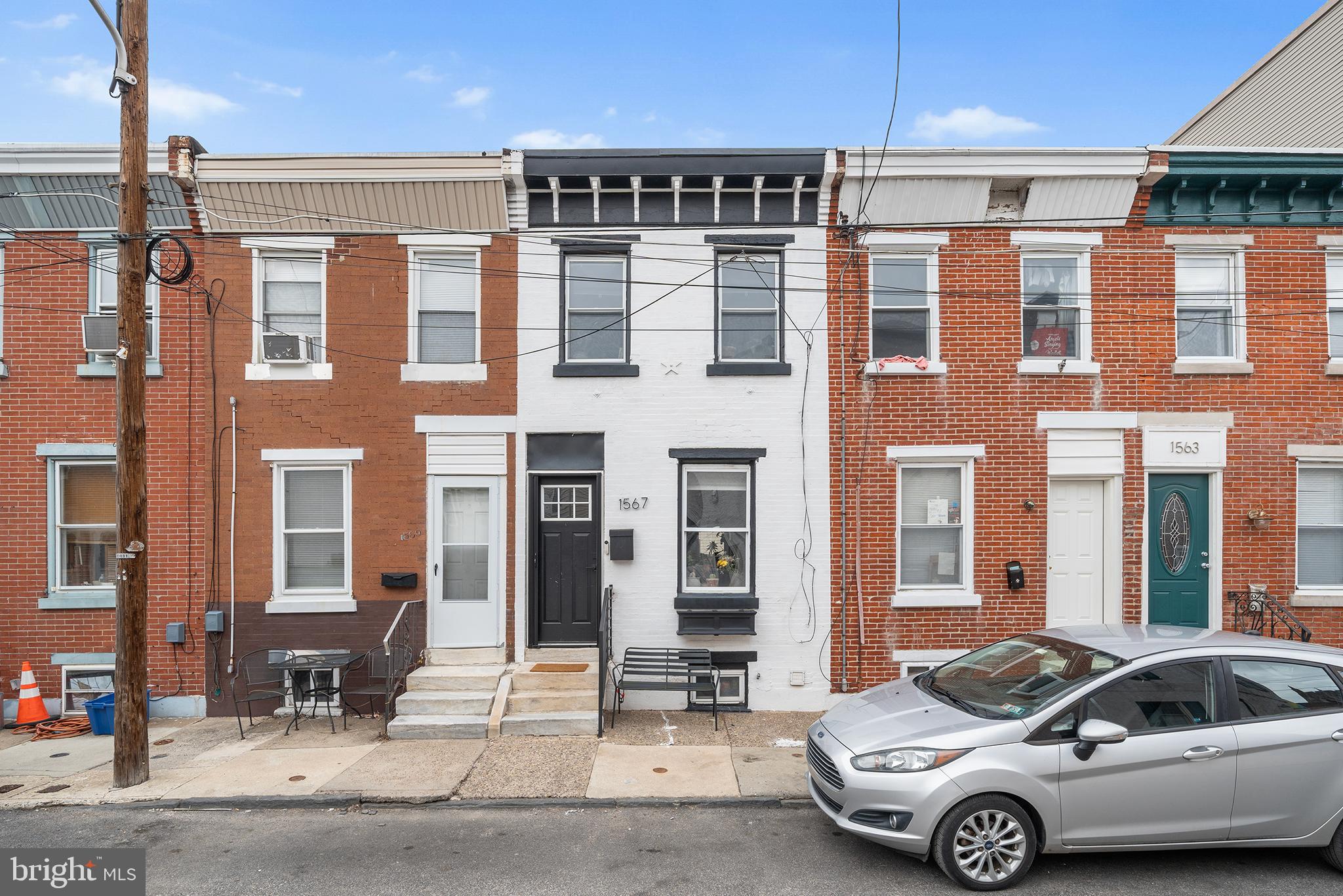 1567 E HEWSON STREET