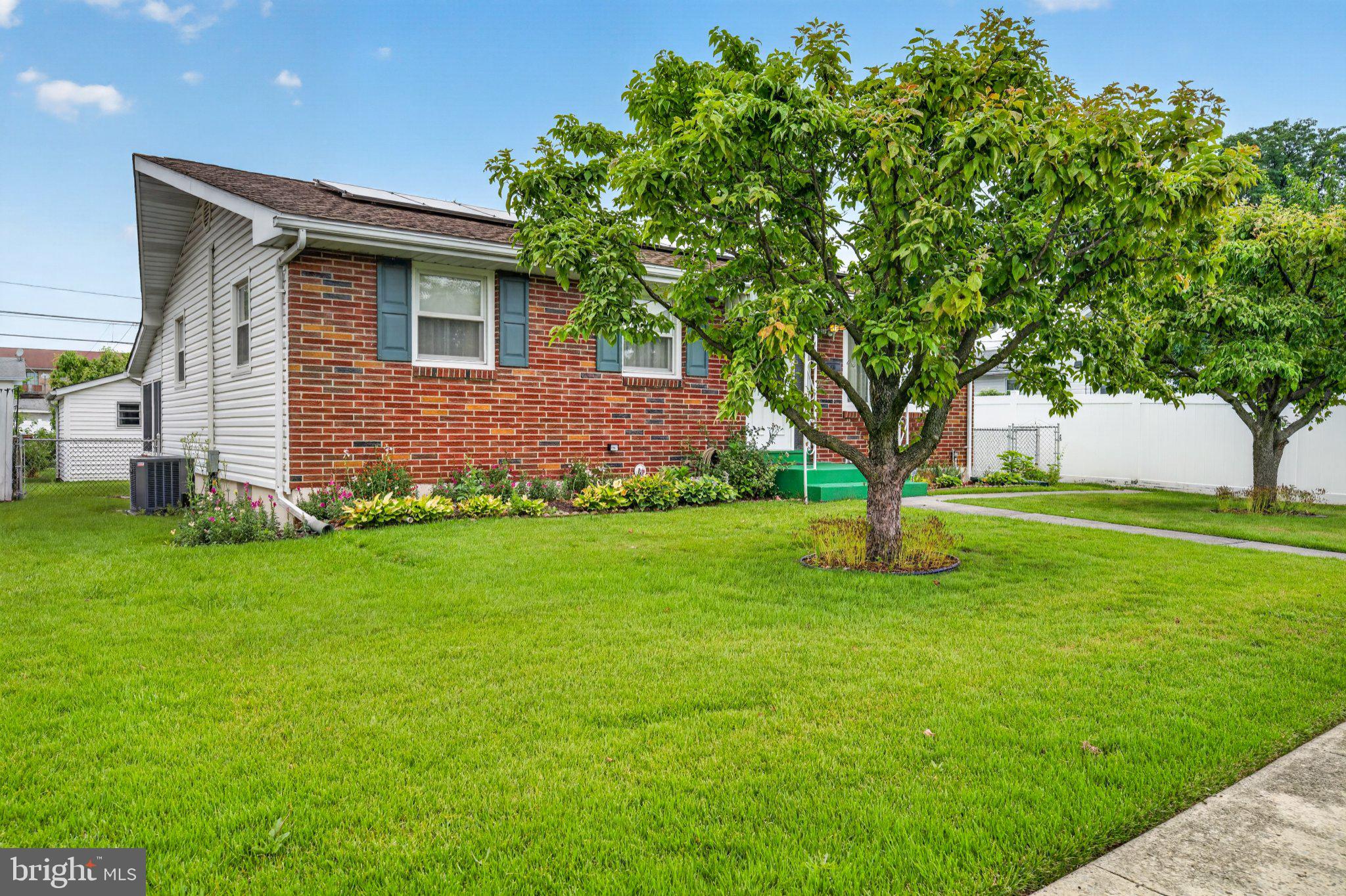 1407 E LIVINGSTON STREET