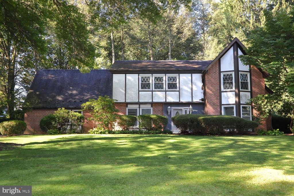 Photo of 2130 W Ridge Drive, Lancaster, PA 17603 (MLS # PALA2057590)