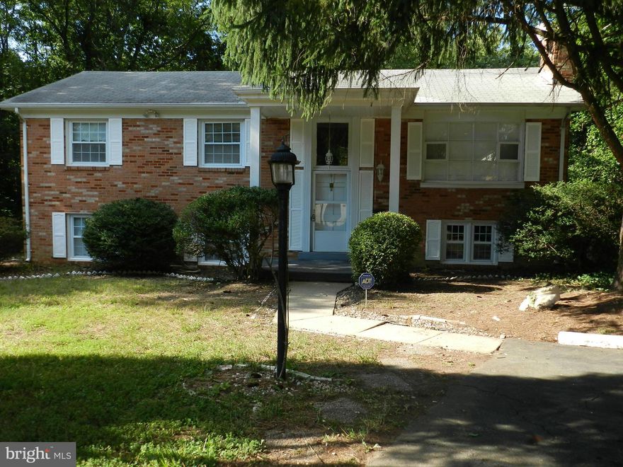 Large Hiltonian home on cul-de-sac backing to heavily wooded area with tons of privacy. Gorgeous hardwood floors, windows have been replaced, and newer HVAC system. Five bedrooms and three full baths. Huge family room w/raised hearth brick wood burning fireplace & Walks out to massive concrete patio. About a mile from I95 and Southbridge shopping center. Level lot, deck and huge concrete patio.