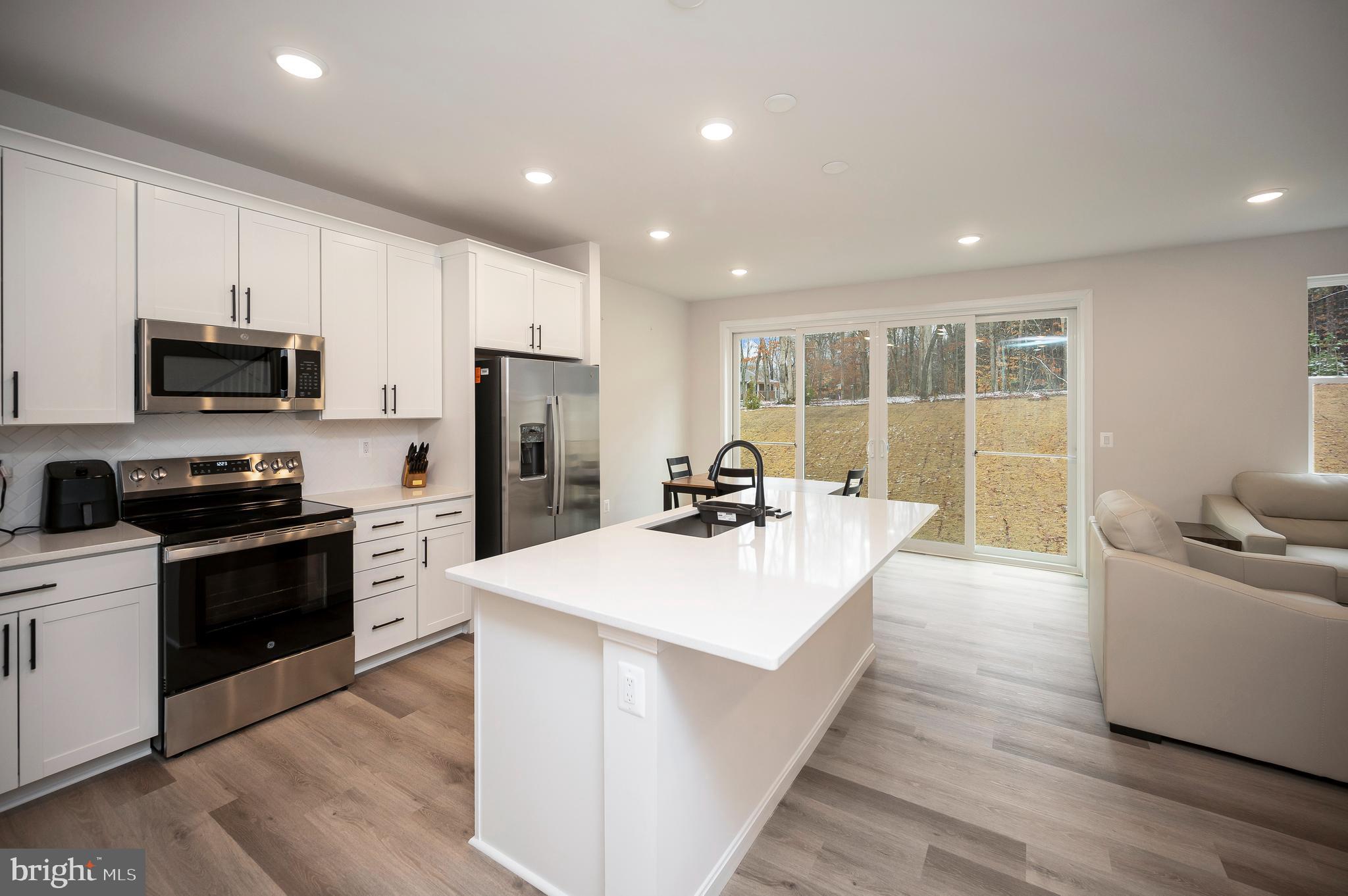 WILDERNESS SHORES - Residential