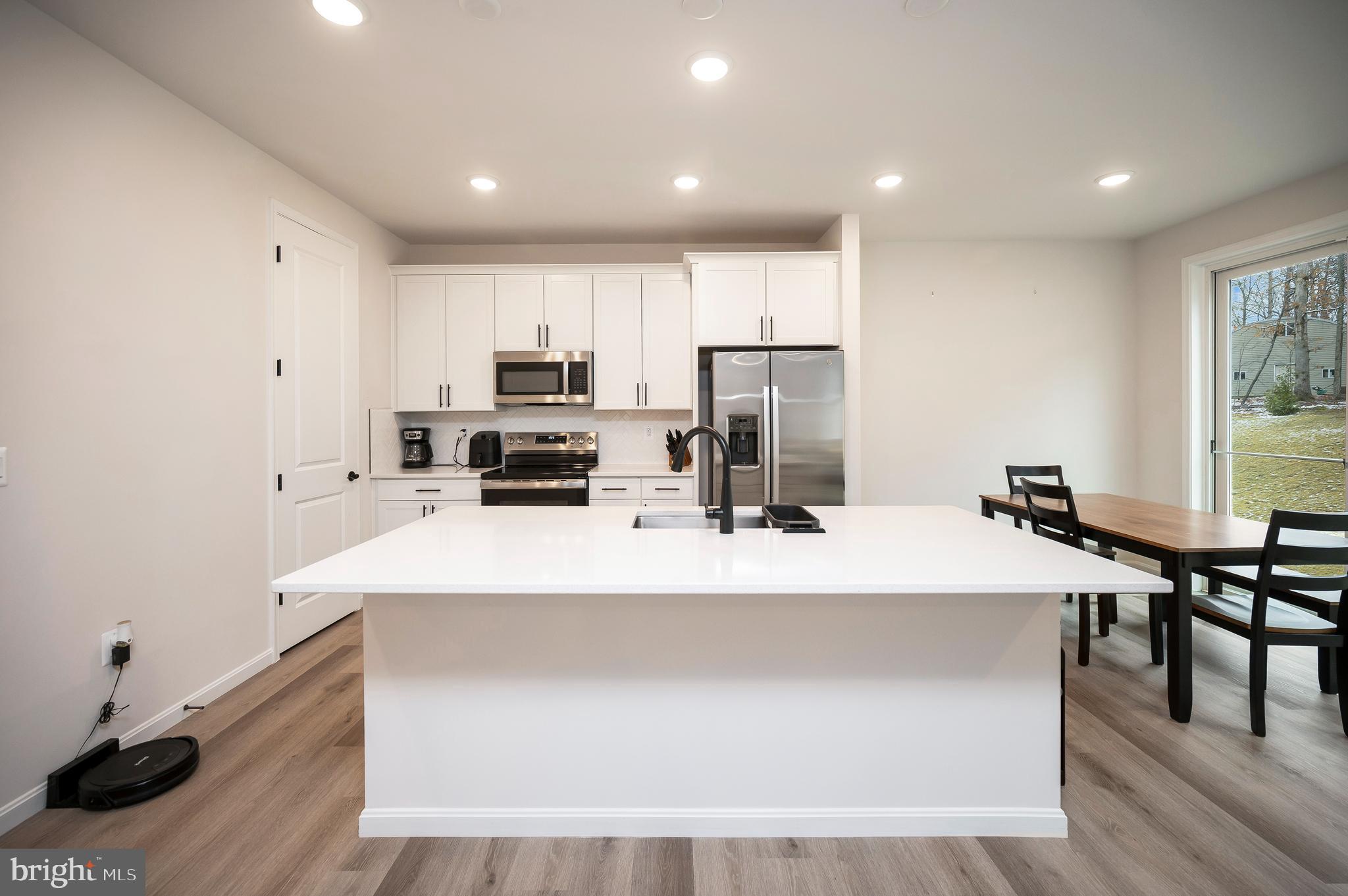 WILDERNESS SHORES - Residential