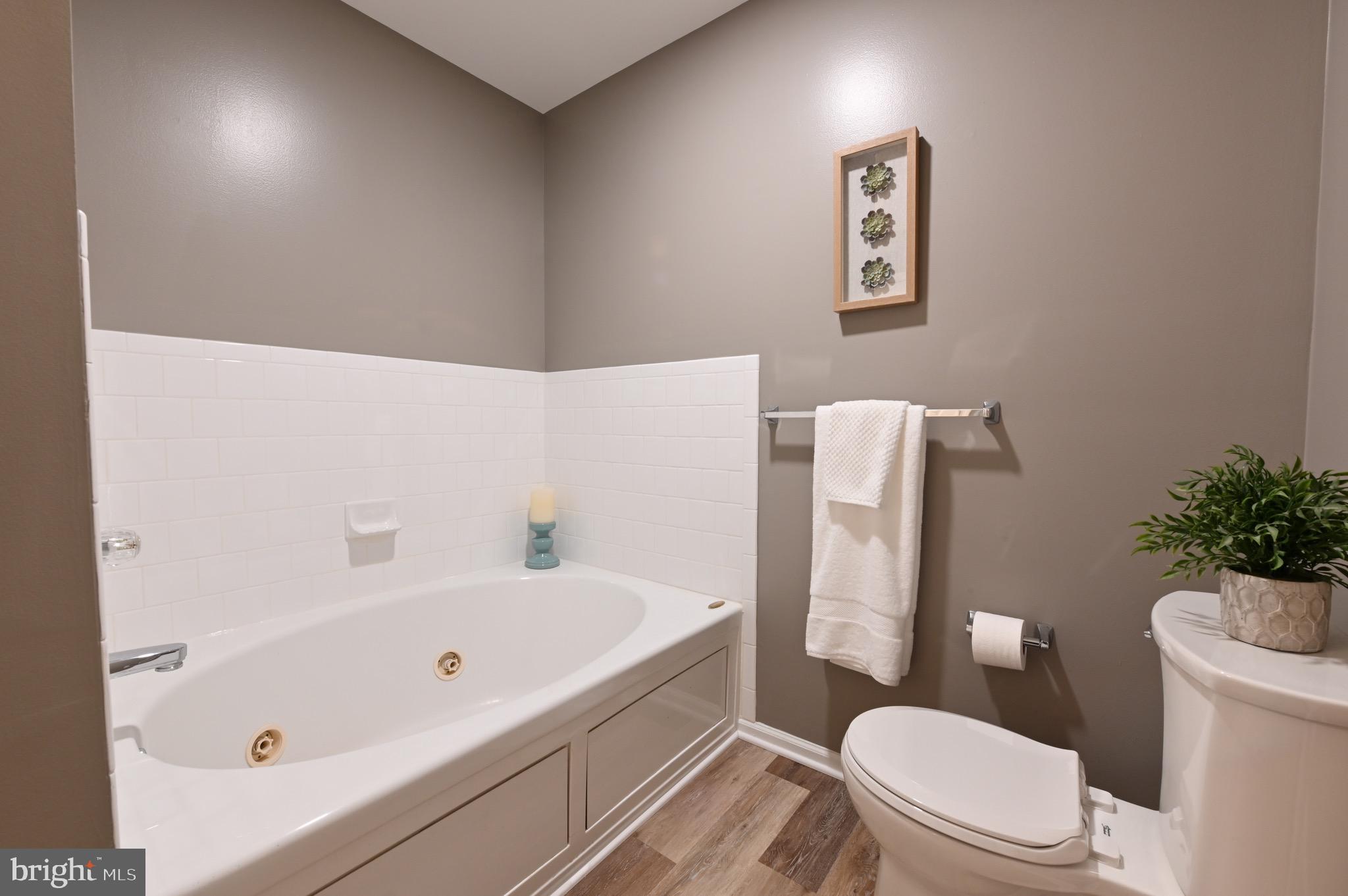 NANTUCKET MEWS @ CROFTON - Residential