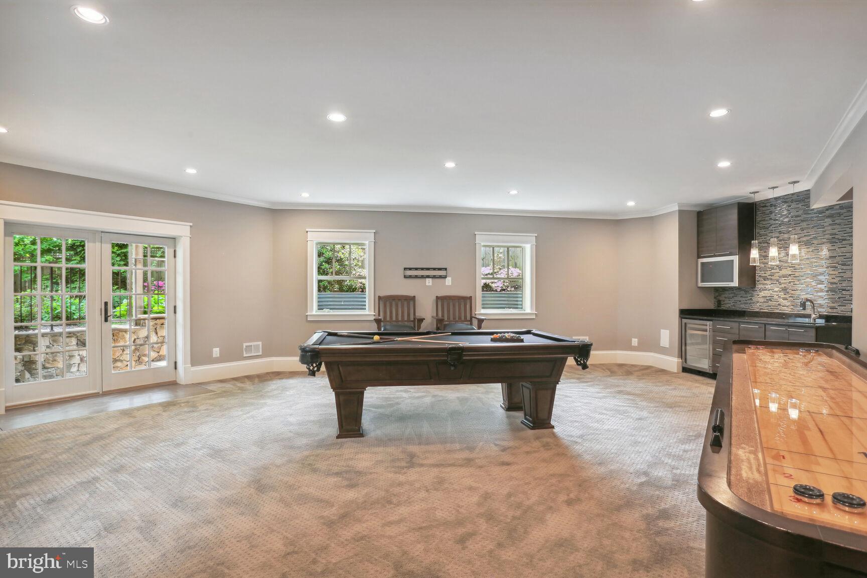 WILLIAMSBURG VILLAGE - Residential