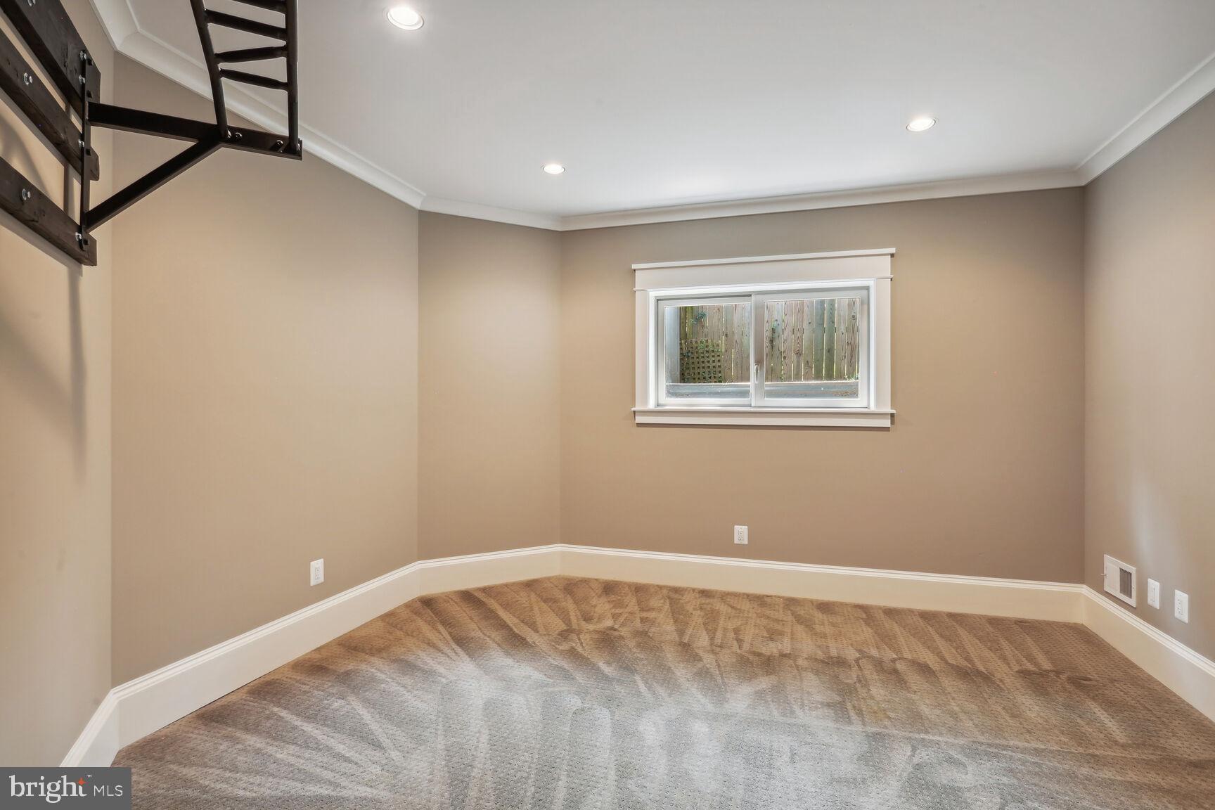 WILLIAMSBURG VILLAGE - Residential