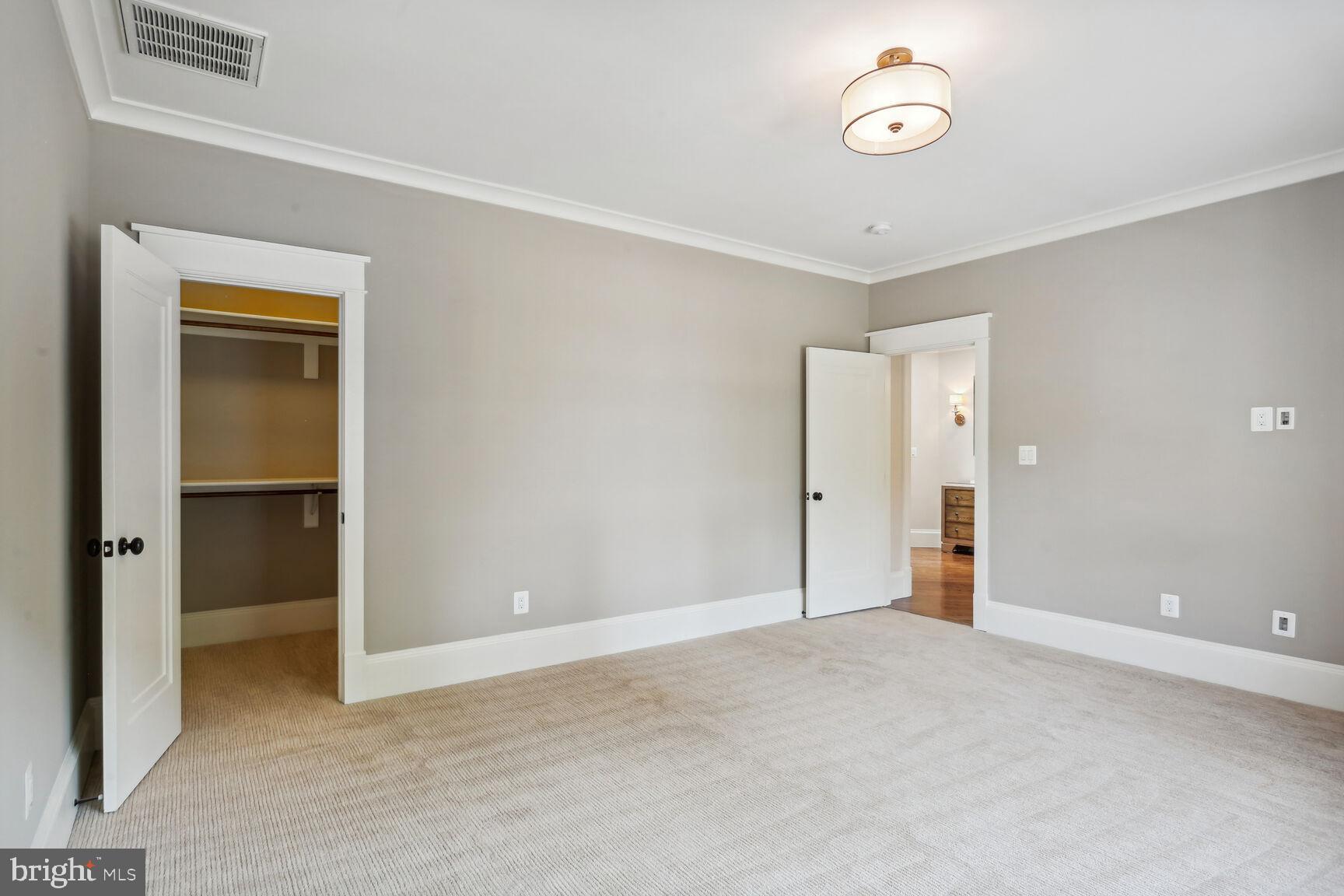 WILLIAMSBURG VILLAGE - Residential