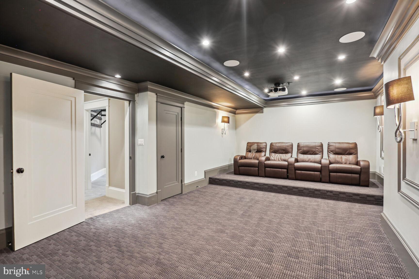 WILLIAMSBURG VILLAGE - Residential