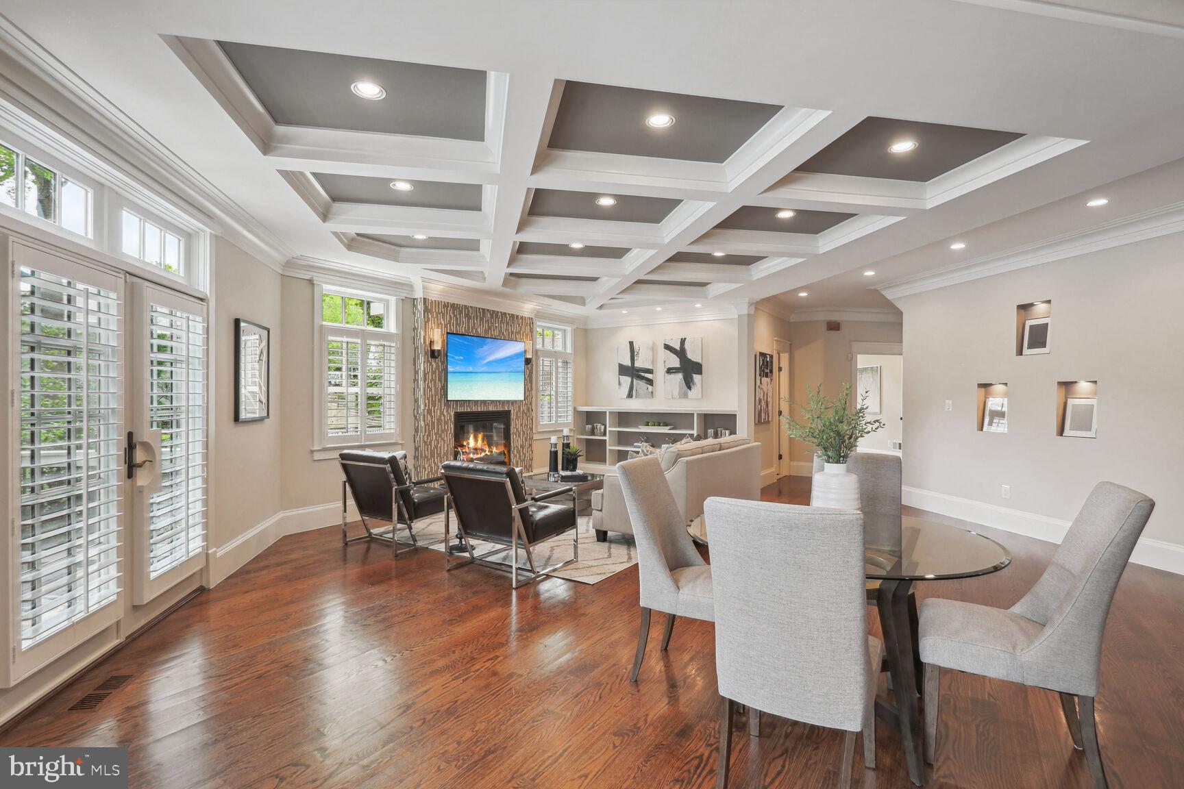 WILLIAMSBURG VILLAGE - Residential