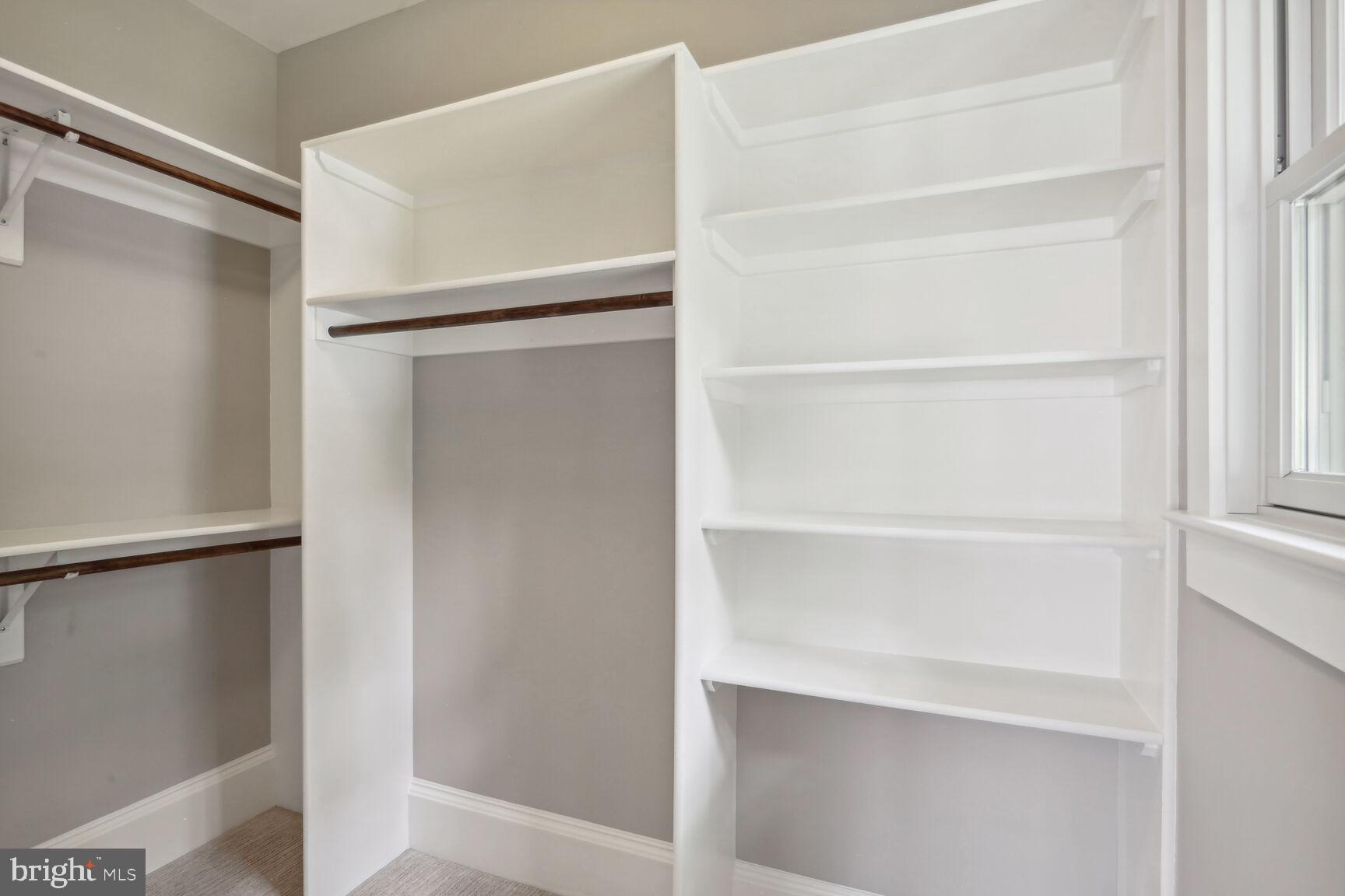 WILLIAMSBURG VILLAGE - Residential