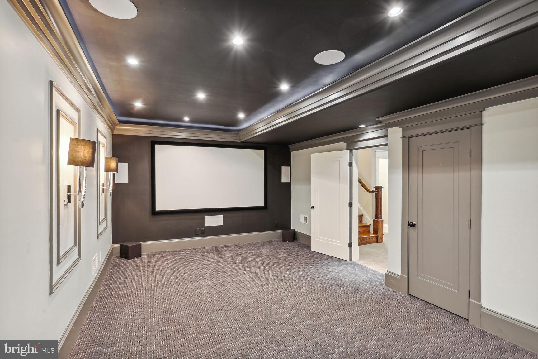 WILLIAMSBURG VILLAGE - Residential