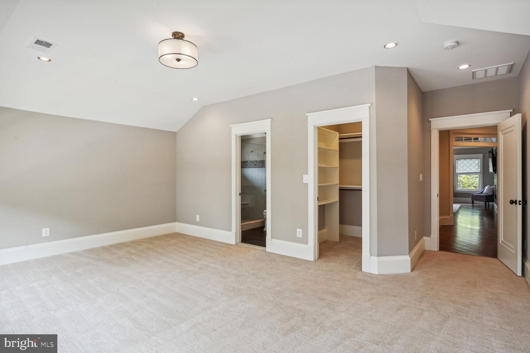 WILLIAMSBURG VILLAGE - Residential