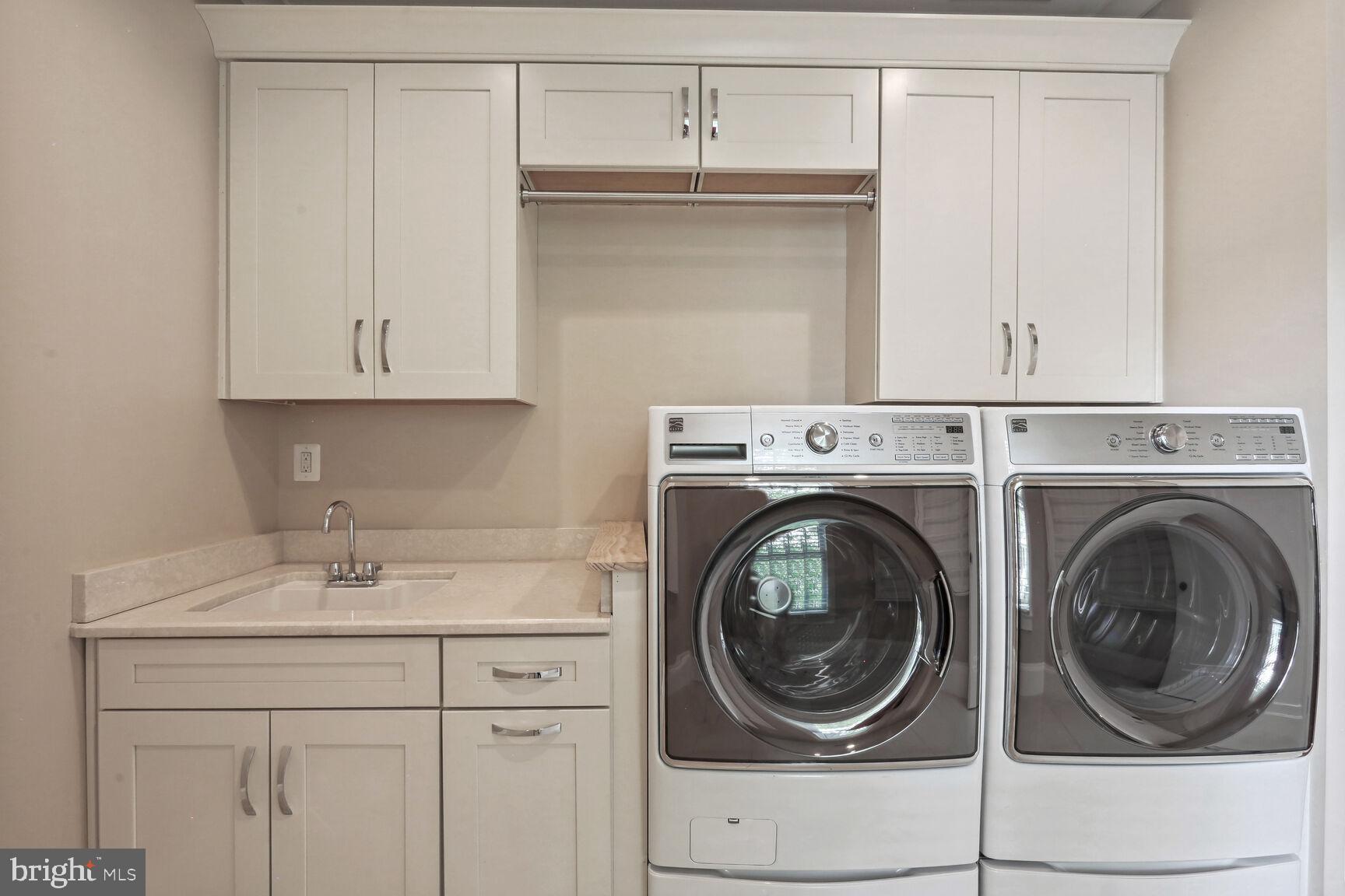 WILLIAMSBURG VILLAGE - Residential