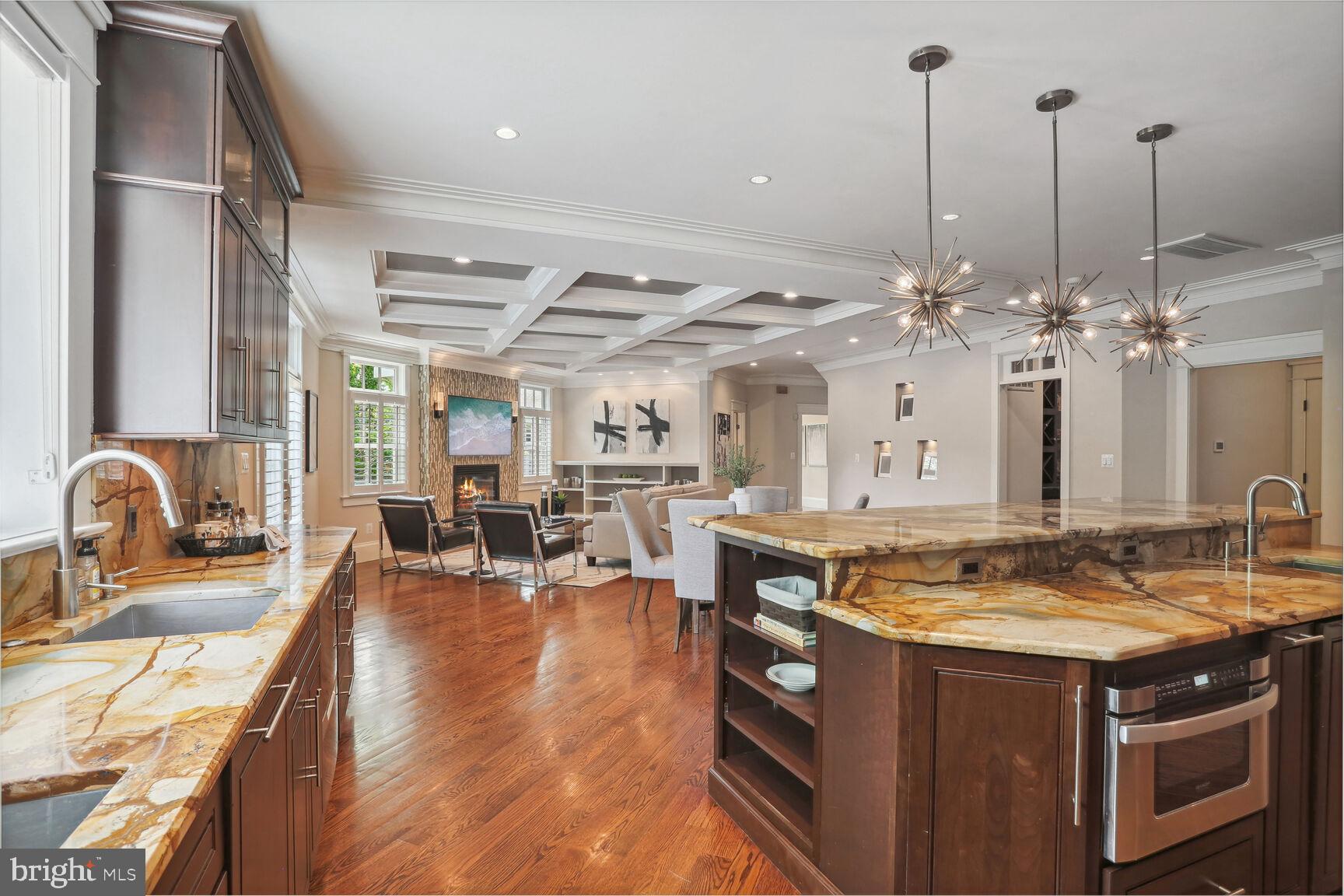 WILLIAMSBURG VILLAGE - Residential