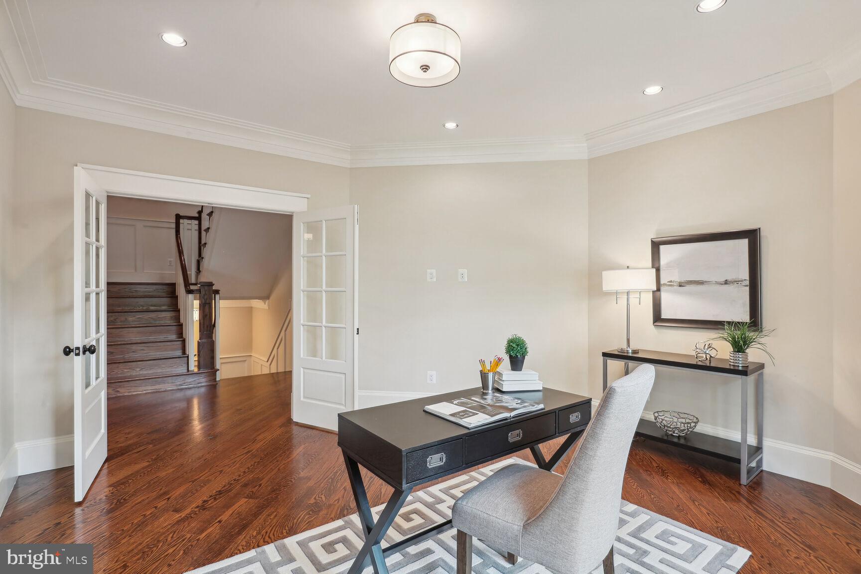 WILLIAMSBURG VILLAGE - Residential