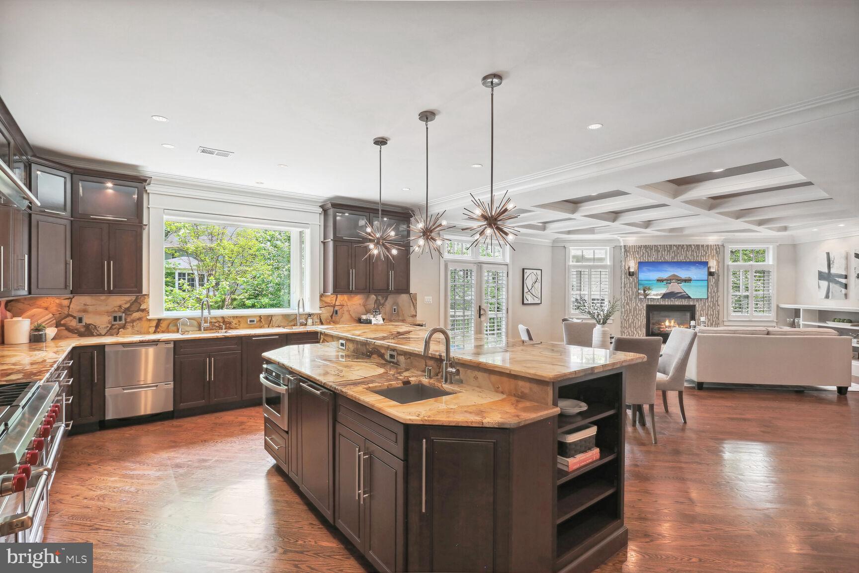 WILLIAMSBURG VILLAGE - Residential