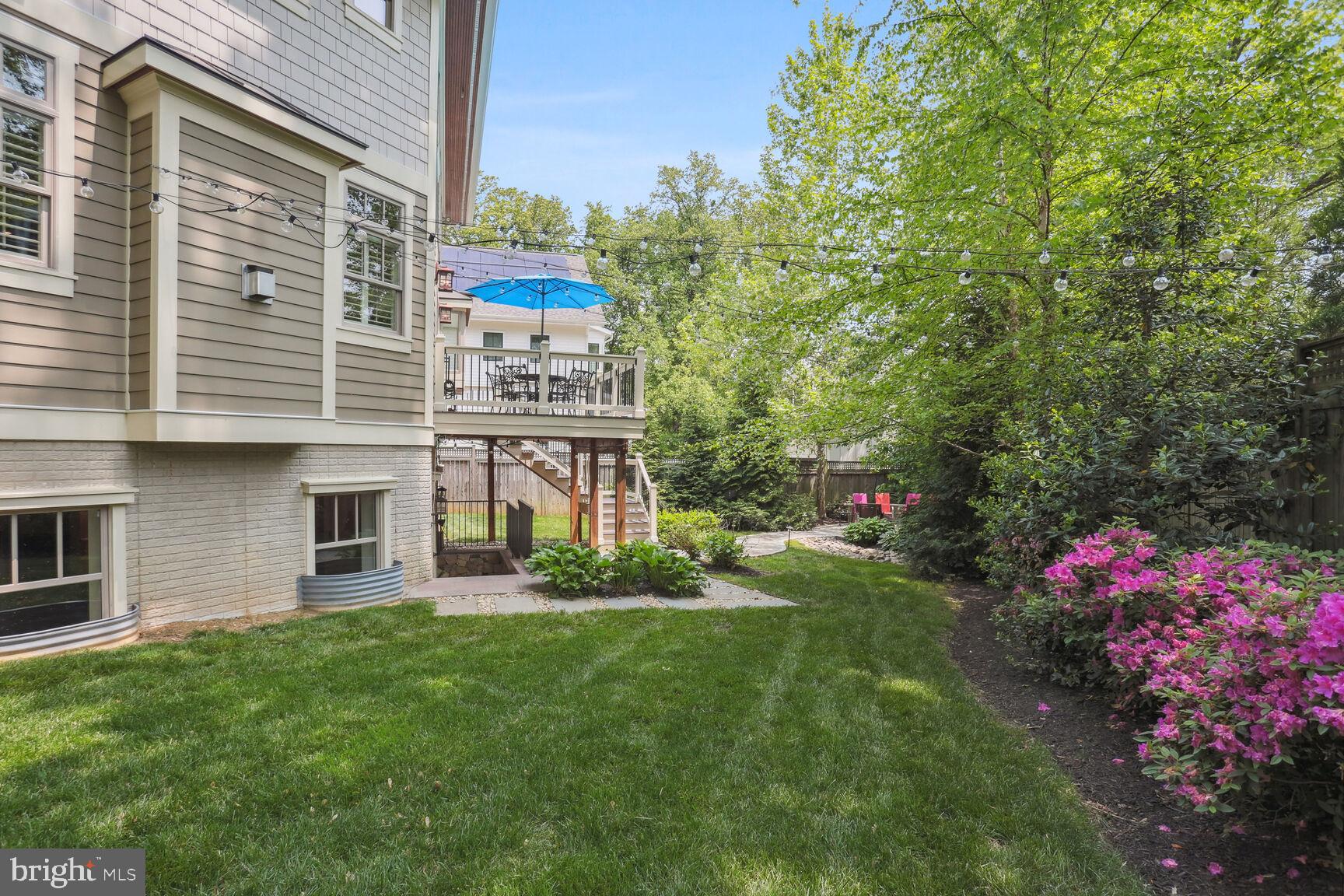 WILLIAMSBURG VILLAGE - Residential