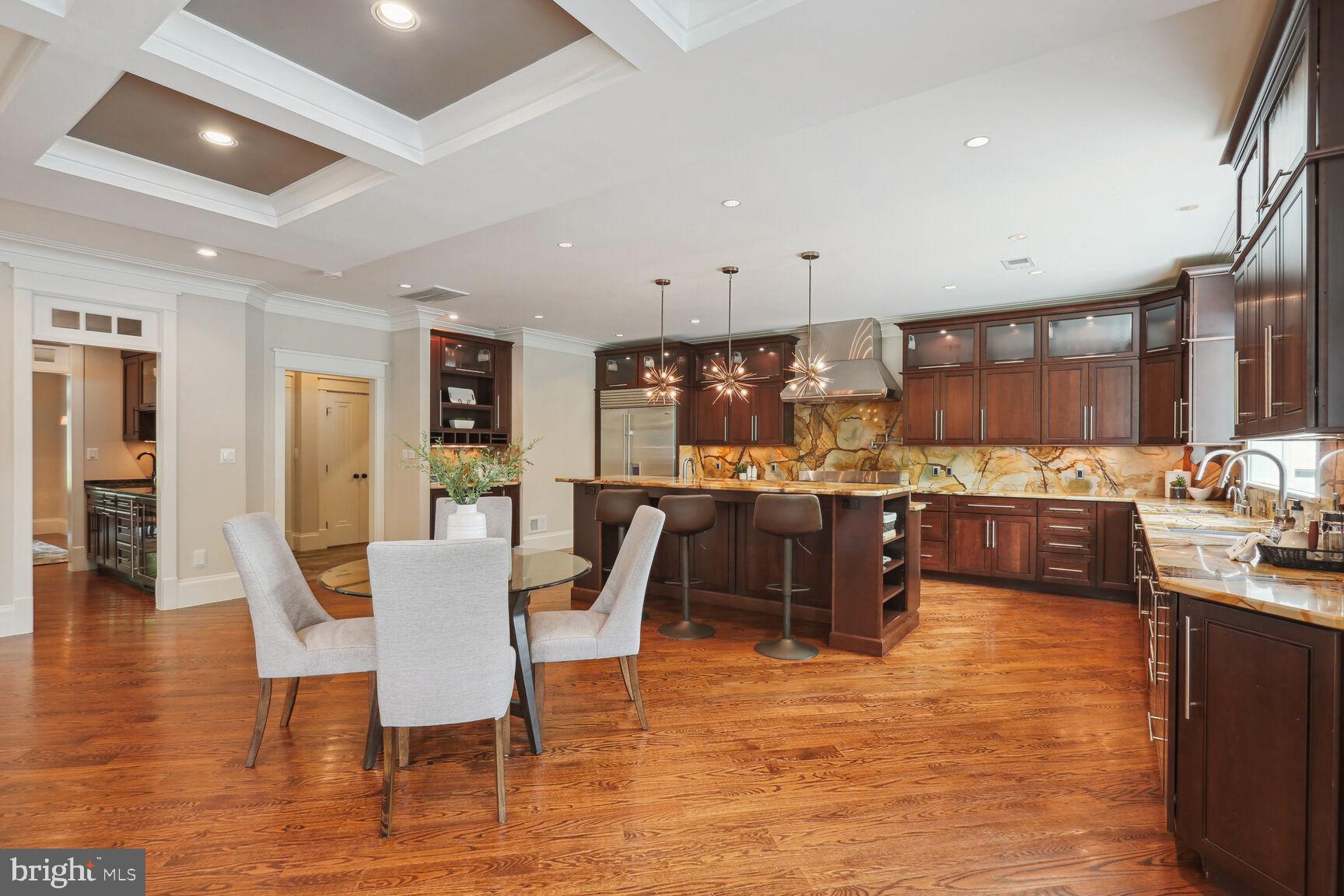 WILLIAMSBURG VILLAGE - Residential