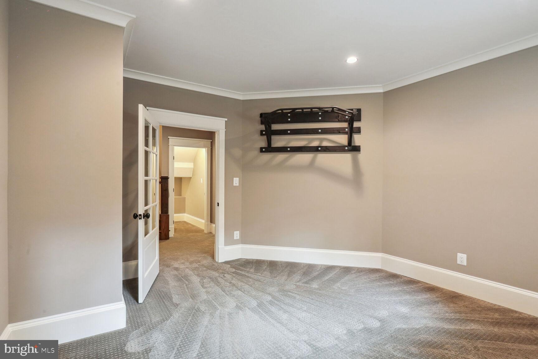 WILLIAMSBURG VILLAGE - Residential