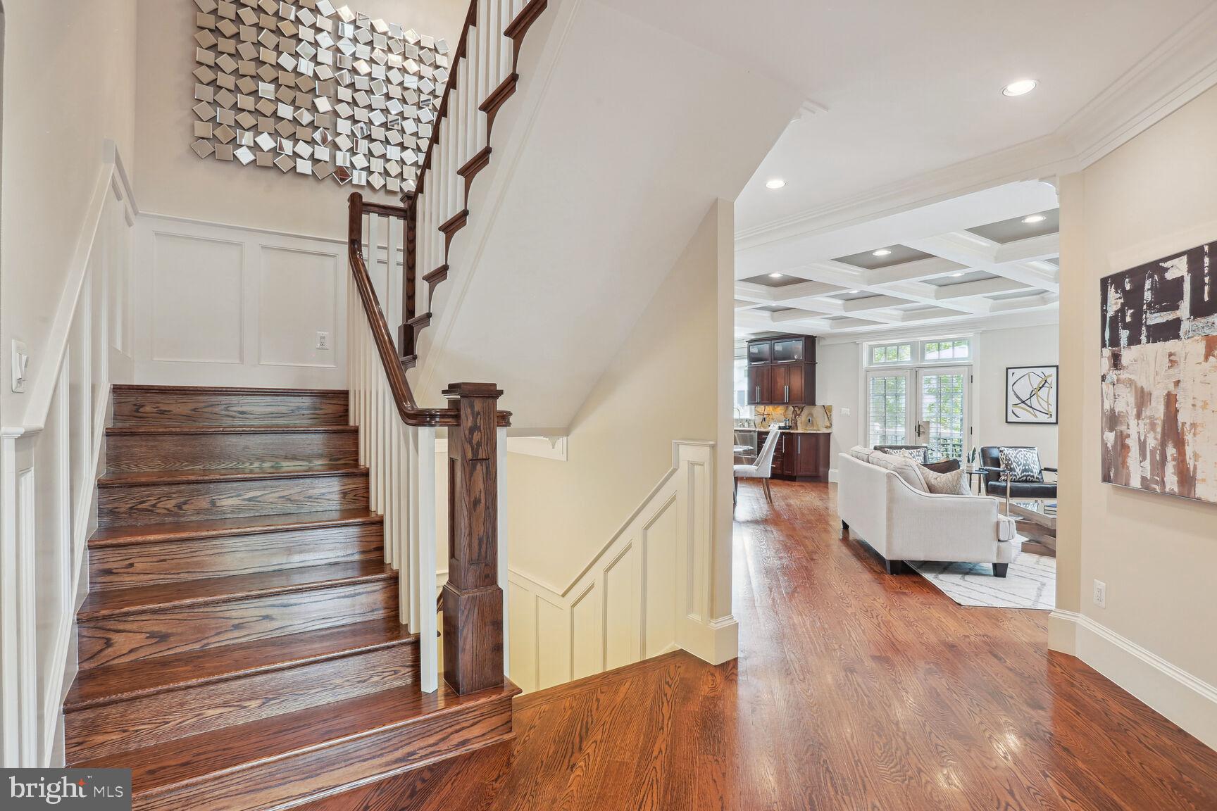 WILLIAMSBURG VILLAGE - Residential