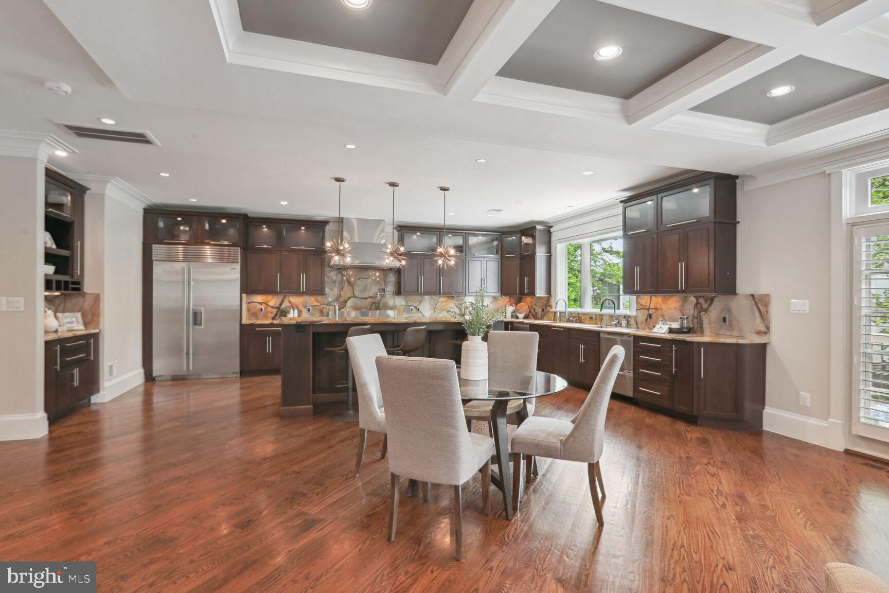 WILLIAMSBURG VILLAGE - Residential