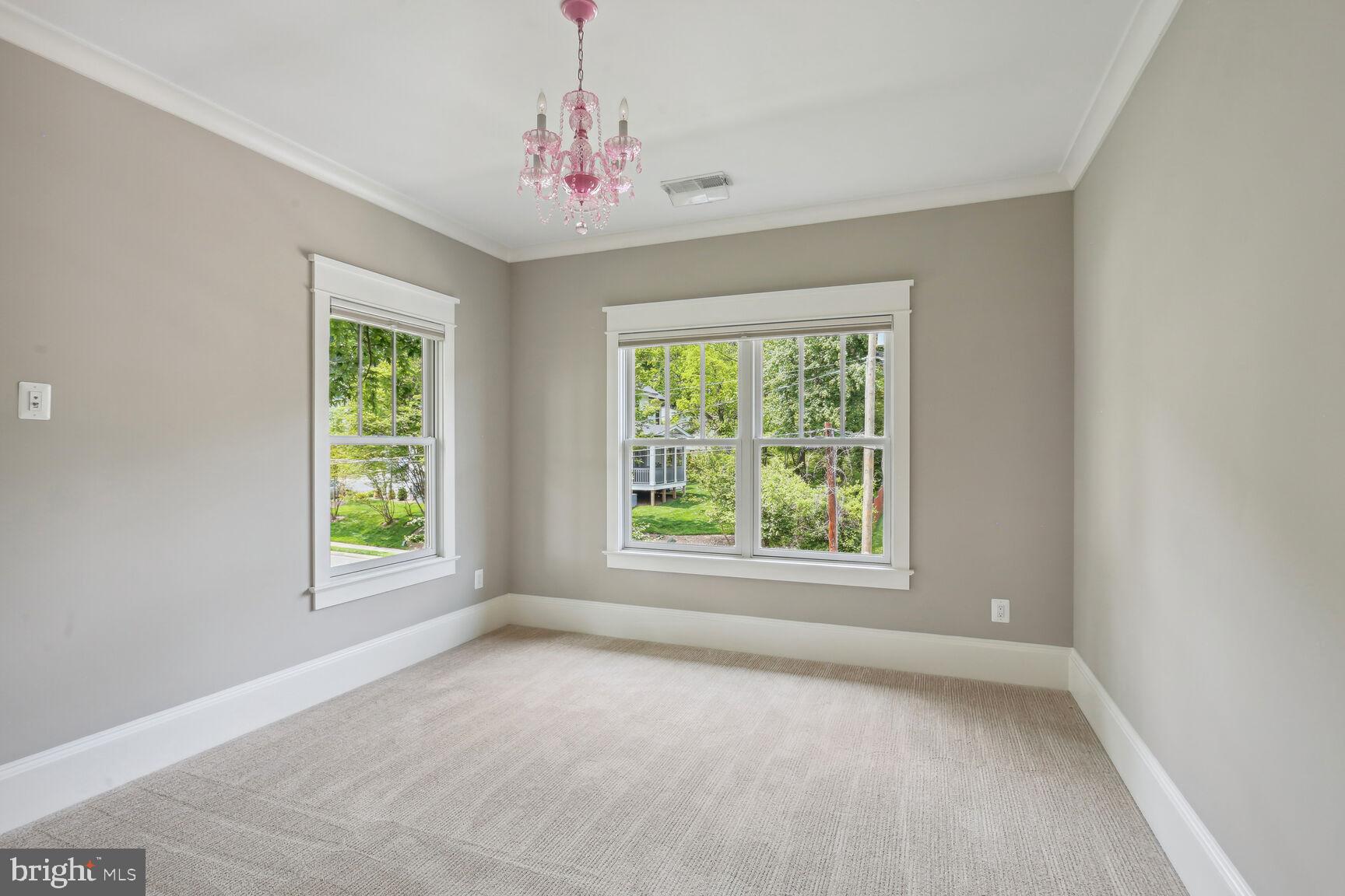 WILLIAMSBURG VILLAGE - Residential