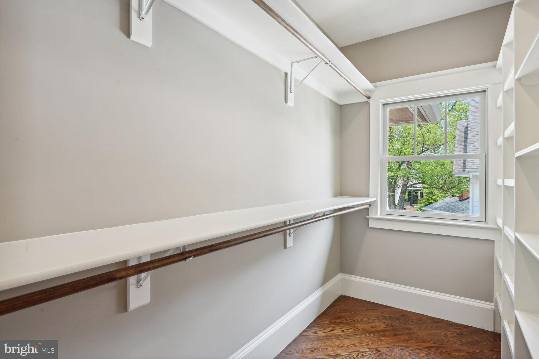 WILLIAMSBURG VILLAGE - Residential