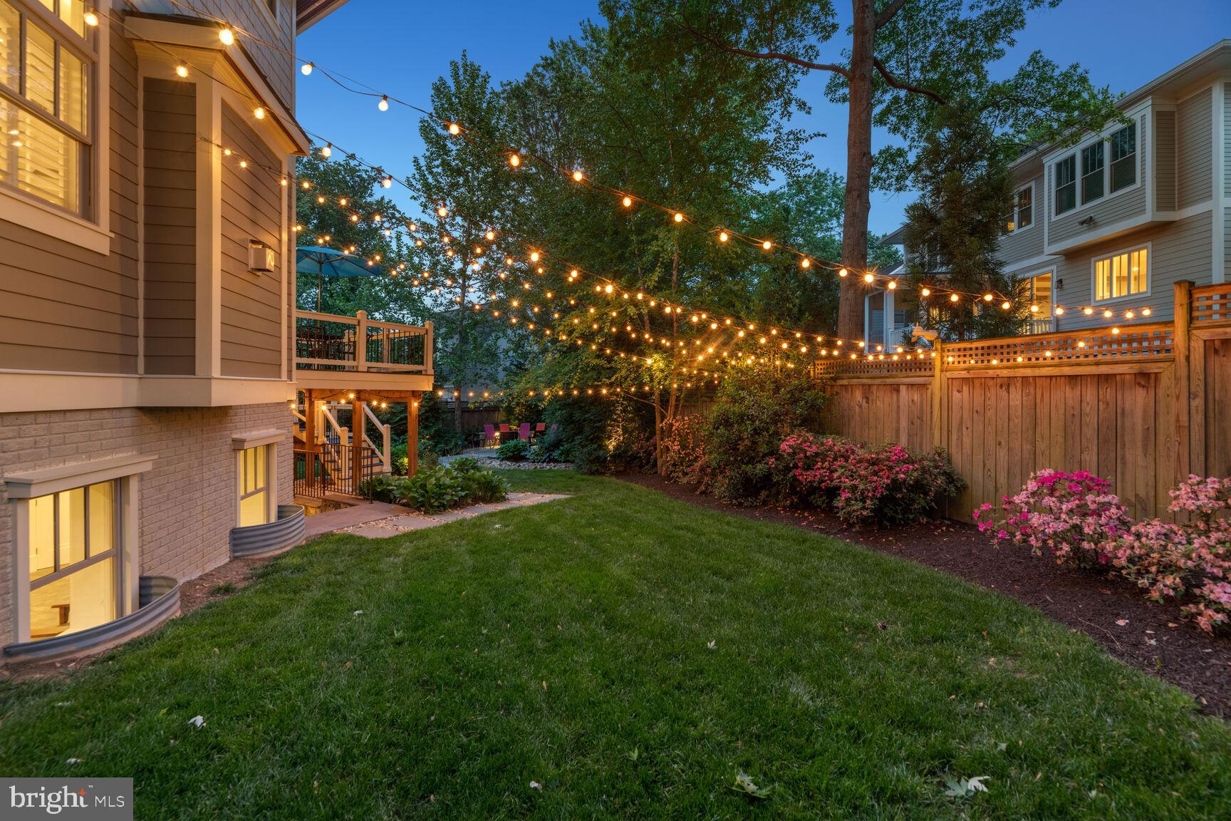 WILLIAMSBURG VILLAGE - Residential