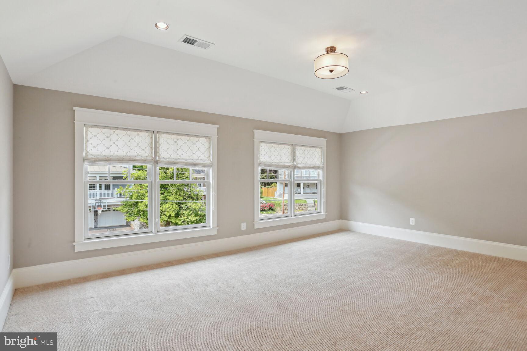 WILLIAMSBURG VILLAGE - Residential