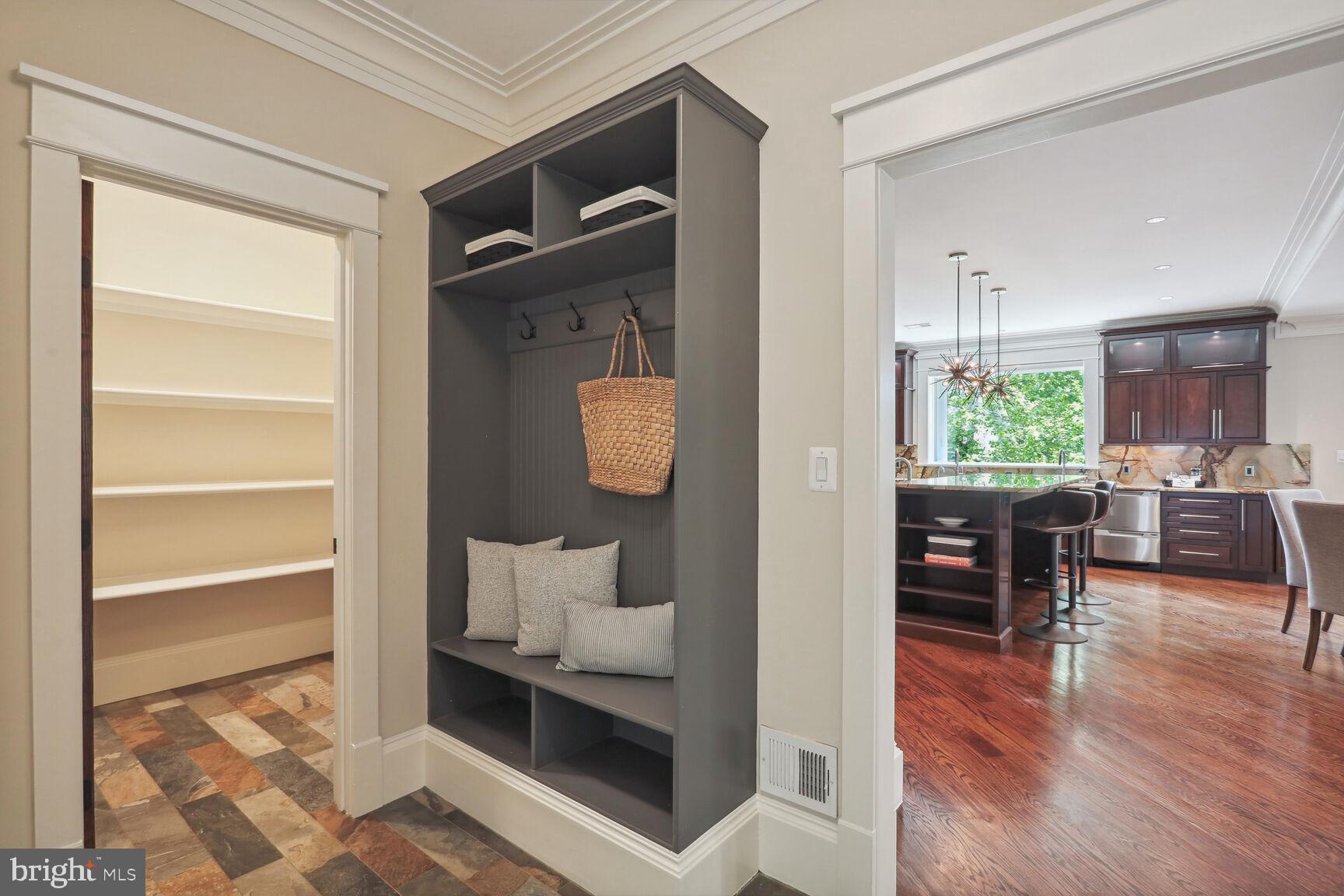 WILLIAMSBURG VILLAGE - Residential