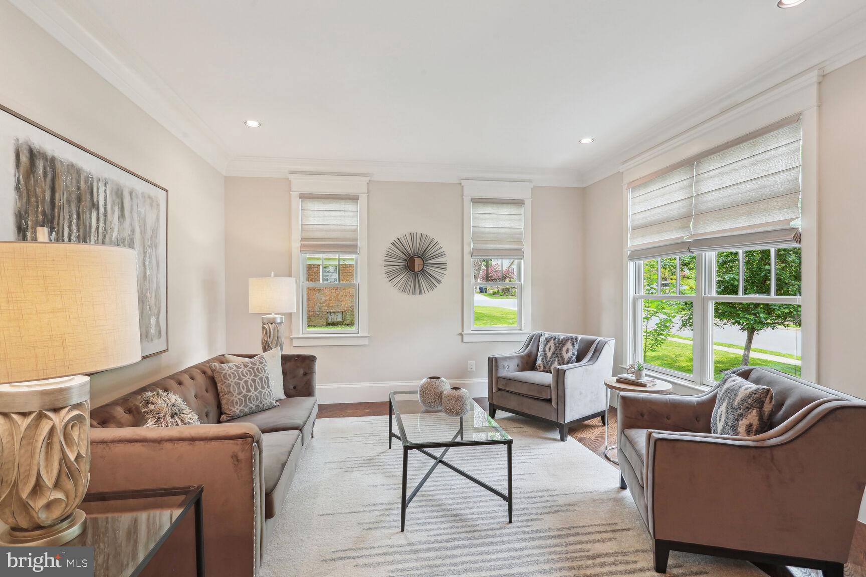 WILLIAMSBURG VILLAGE - Residential