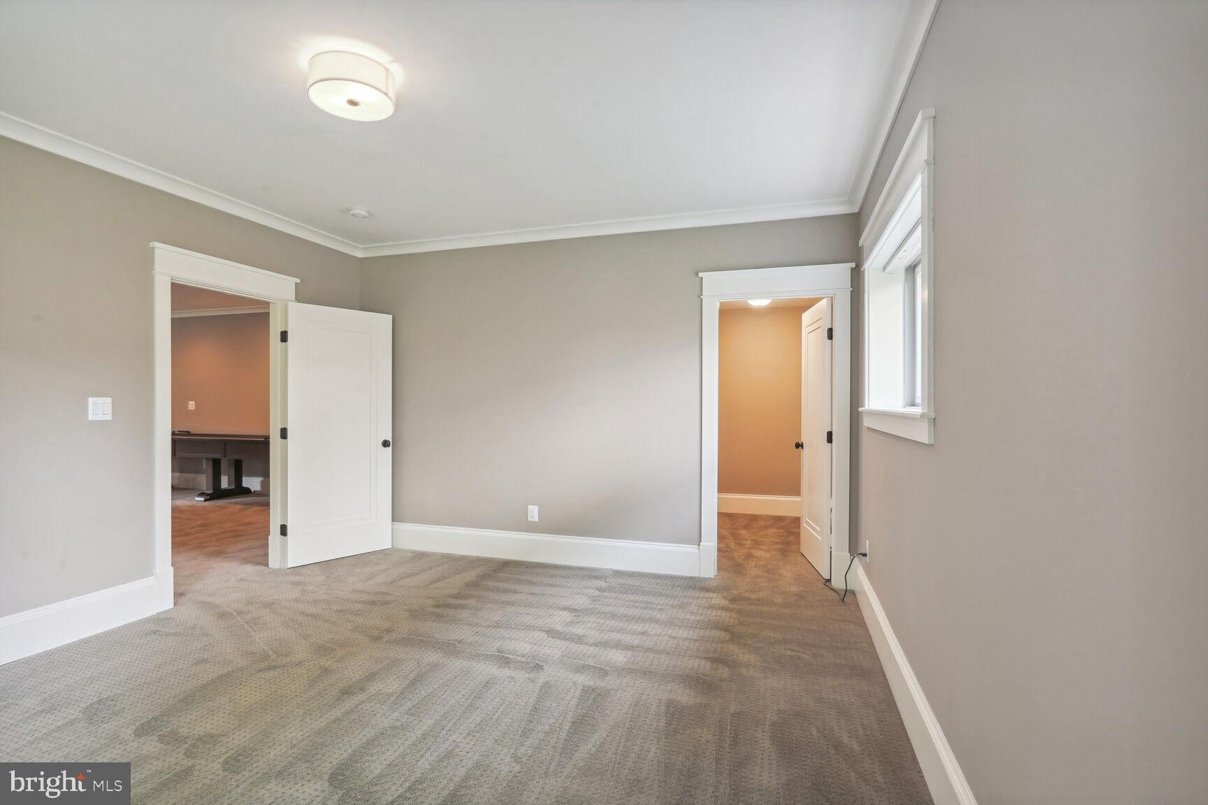 WILLIAMSBURG VILLAGE - Residential